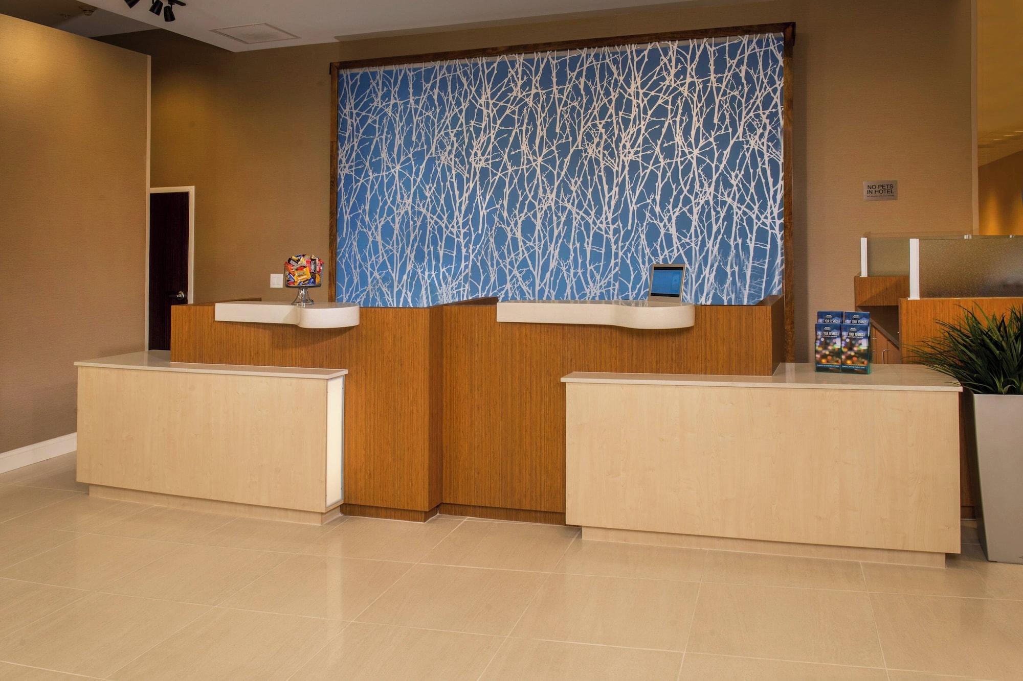 Vista Lobby Fairfield Inn and Suites by Marriott Washington