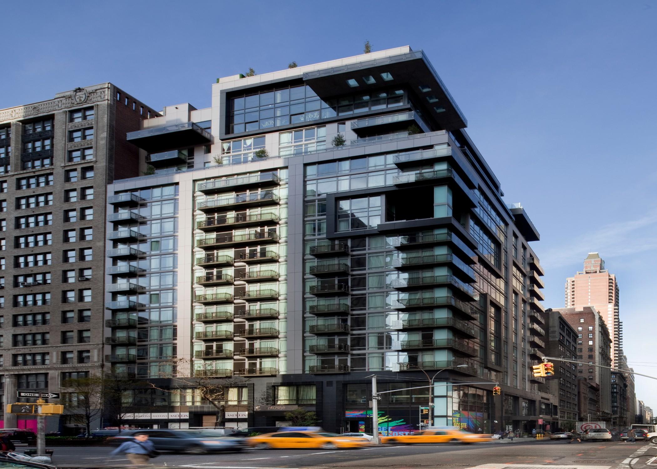 Vista Exterior Royalton Park Avenue