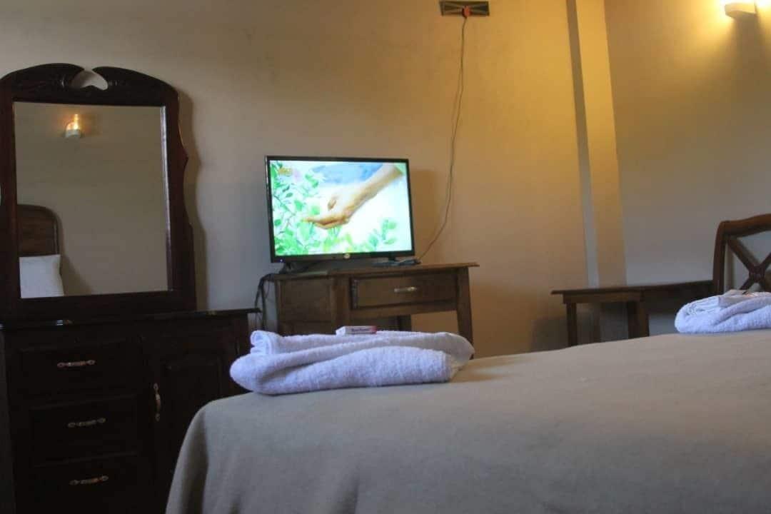 Varios Villa Rosa Hotel & Restaurant