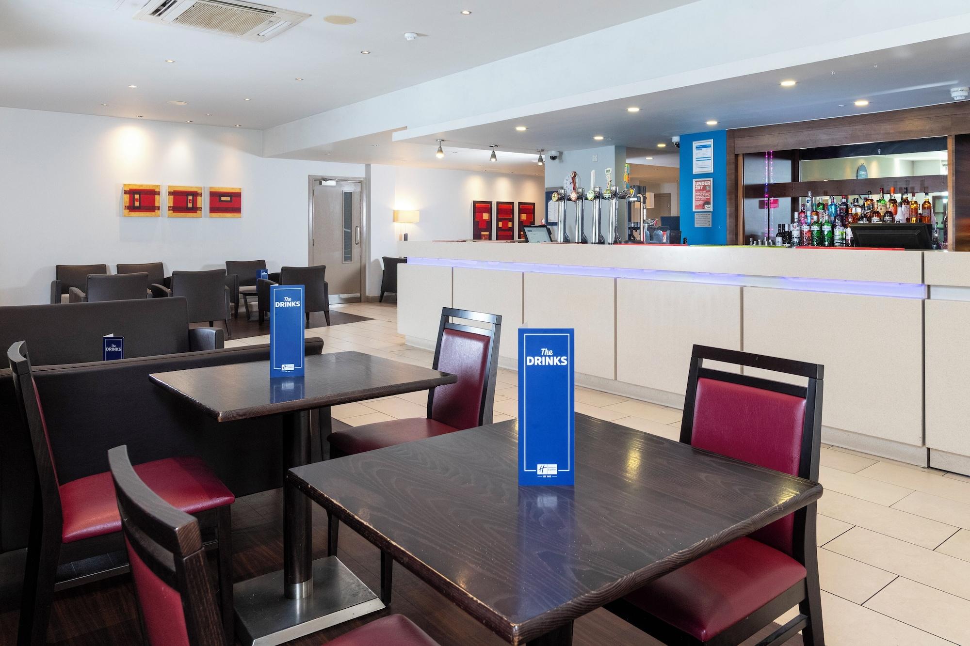 Vista Lobby Holiday Inn Express London - Dartford by IHG