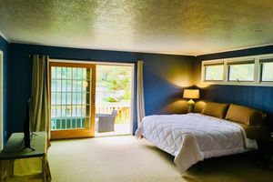 Alquiler Vacacional - Lake Front Lodge, Sleeps 20, Swim Deck, Fishing, Private Beach near Elk Mountain