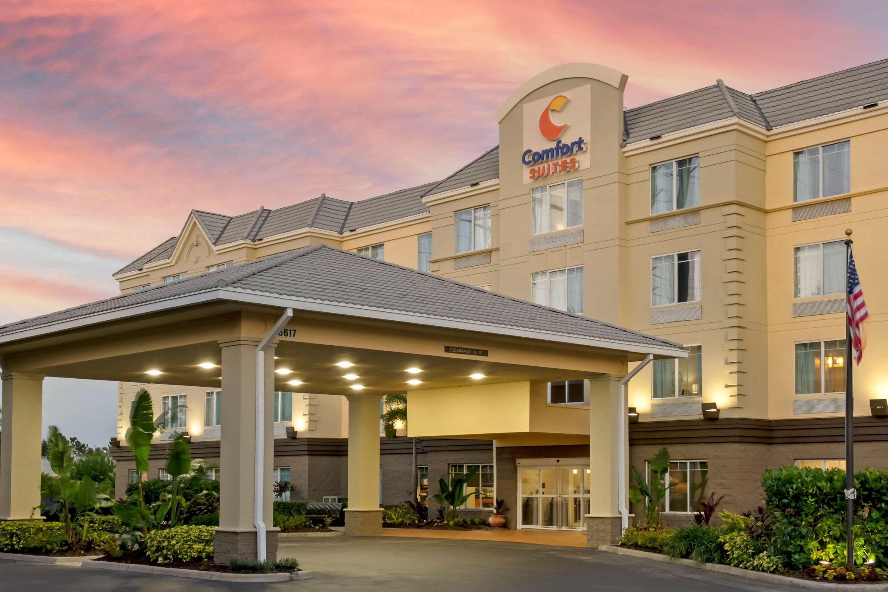 Vista Exterior Comfort Suites Near Universal Orlando Resort