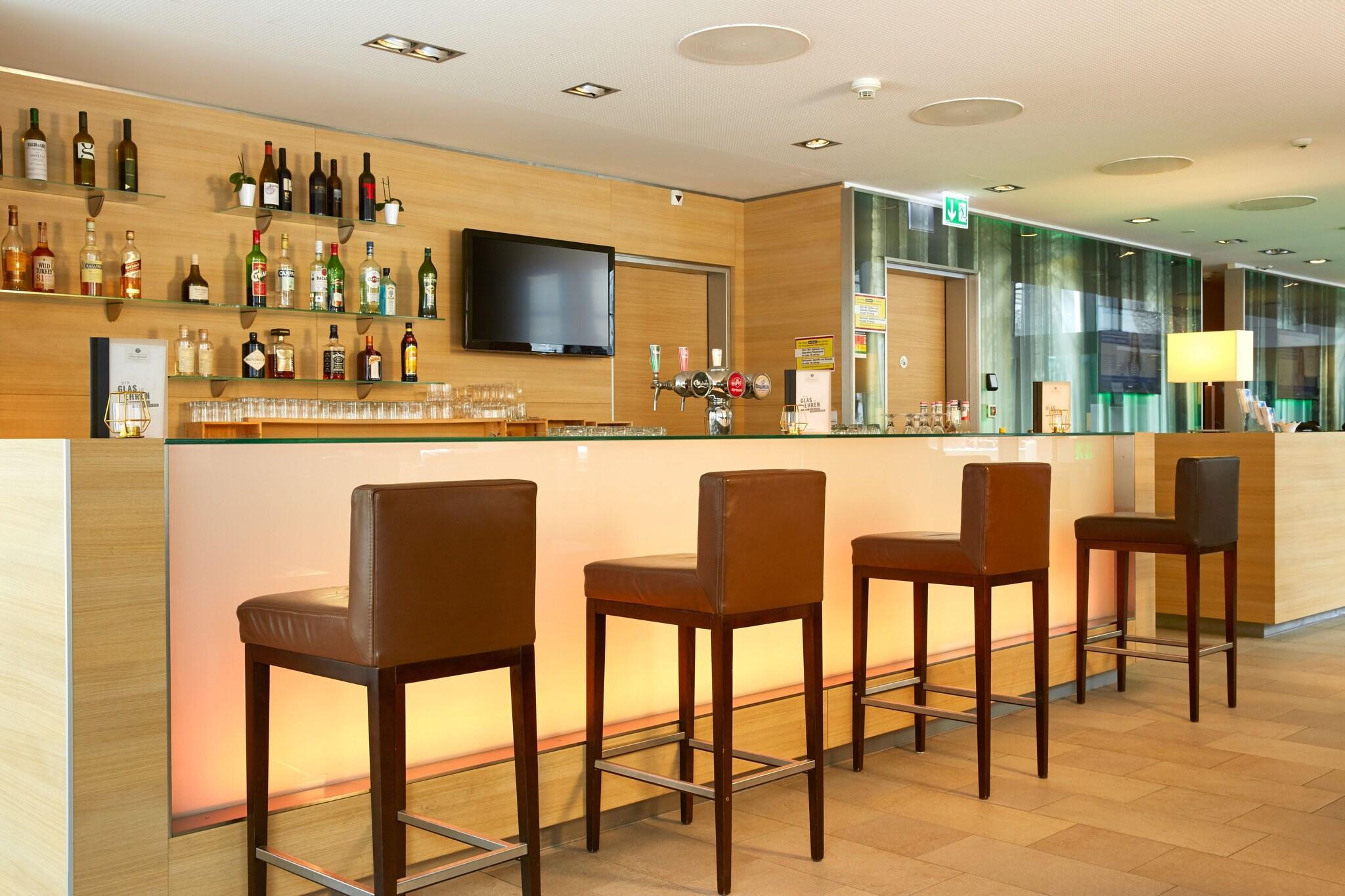 Bar/Salón H+ Hotel Zürich