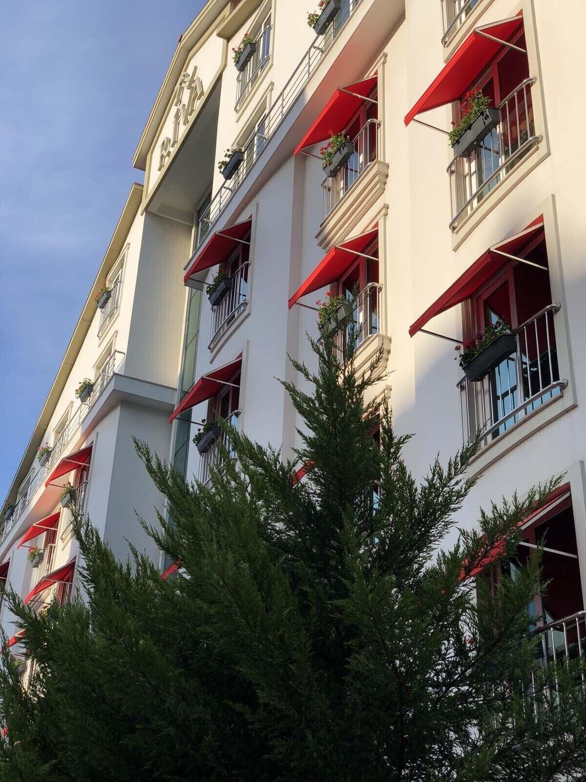 Varios Riva Resatbey Hotel