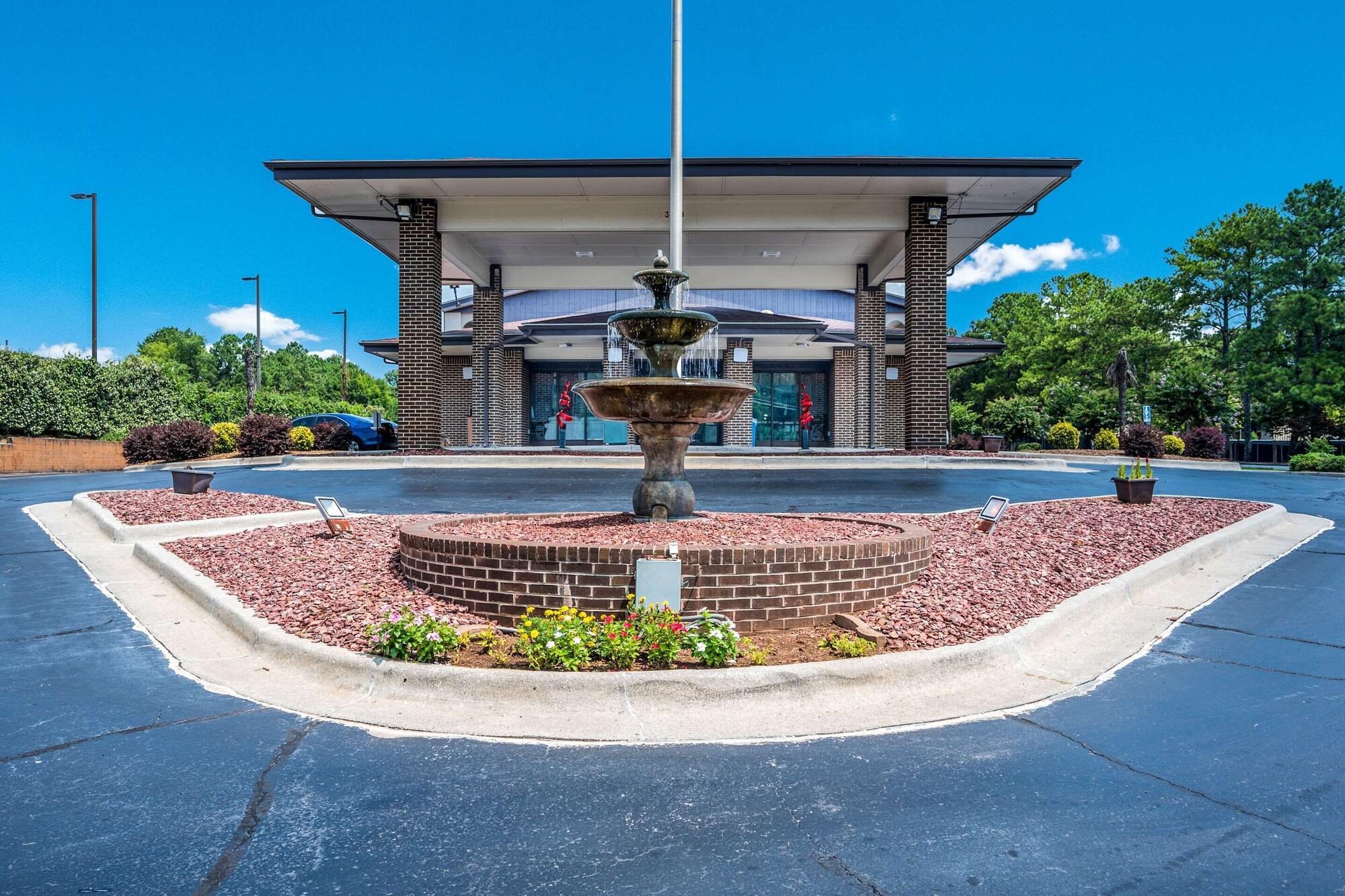Vista Exterior Econo Lodge Inn & Suites