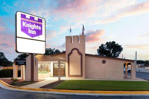 Alojamiento - Knights Inn Tucker
