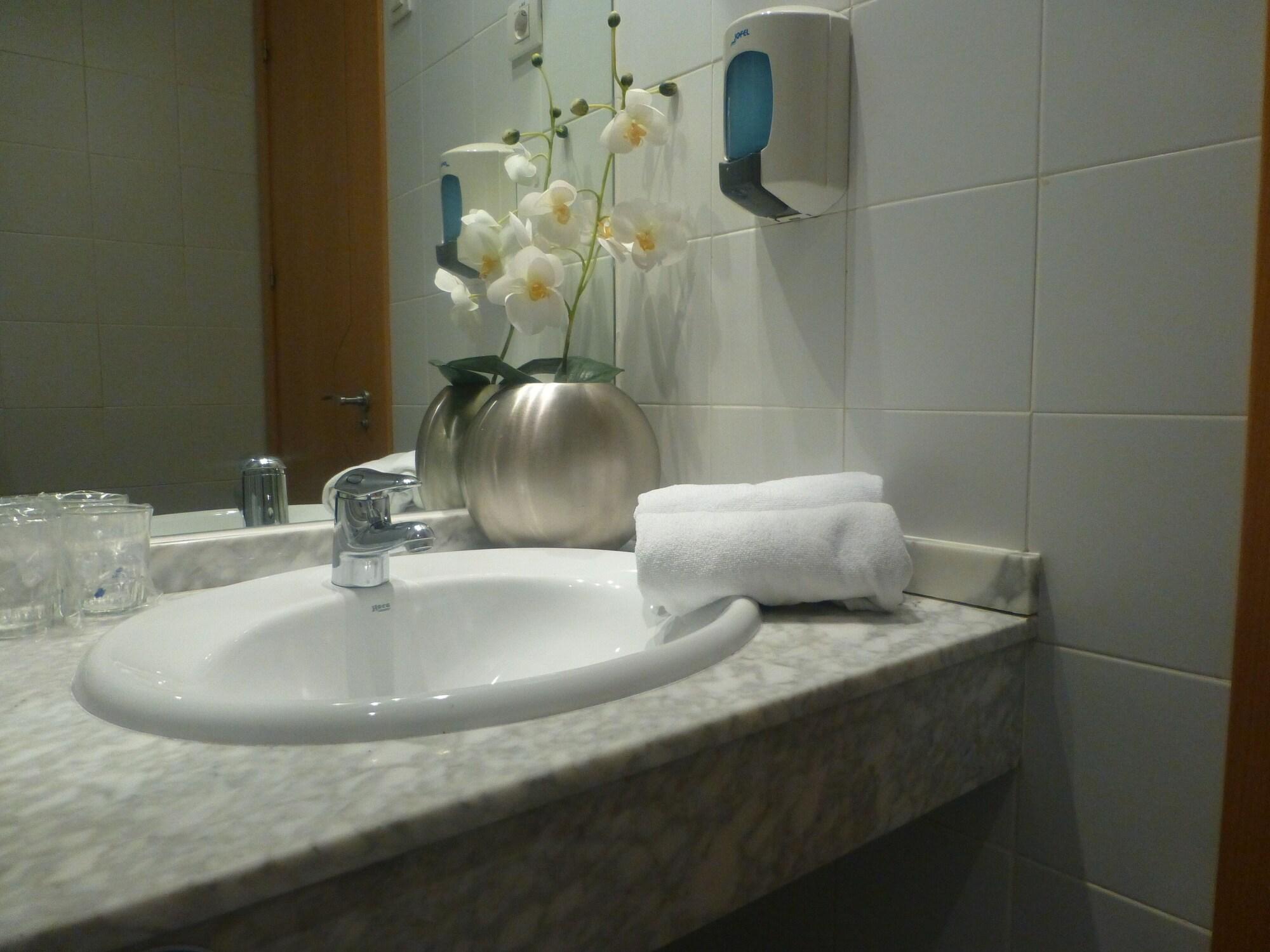 Equipamiento de Habitación Hostal El Val