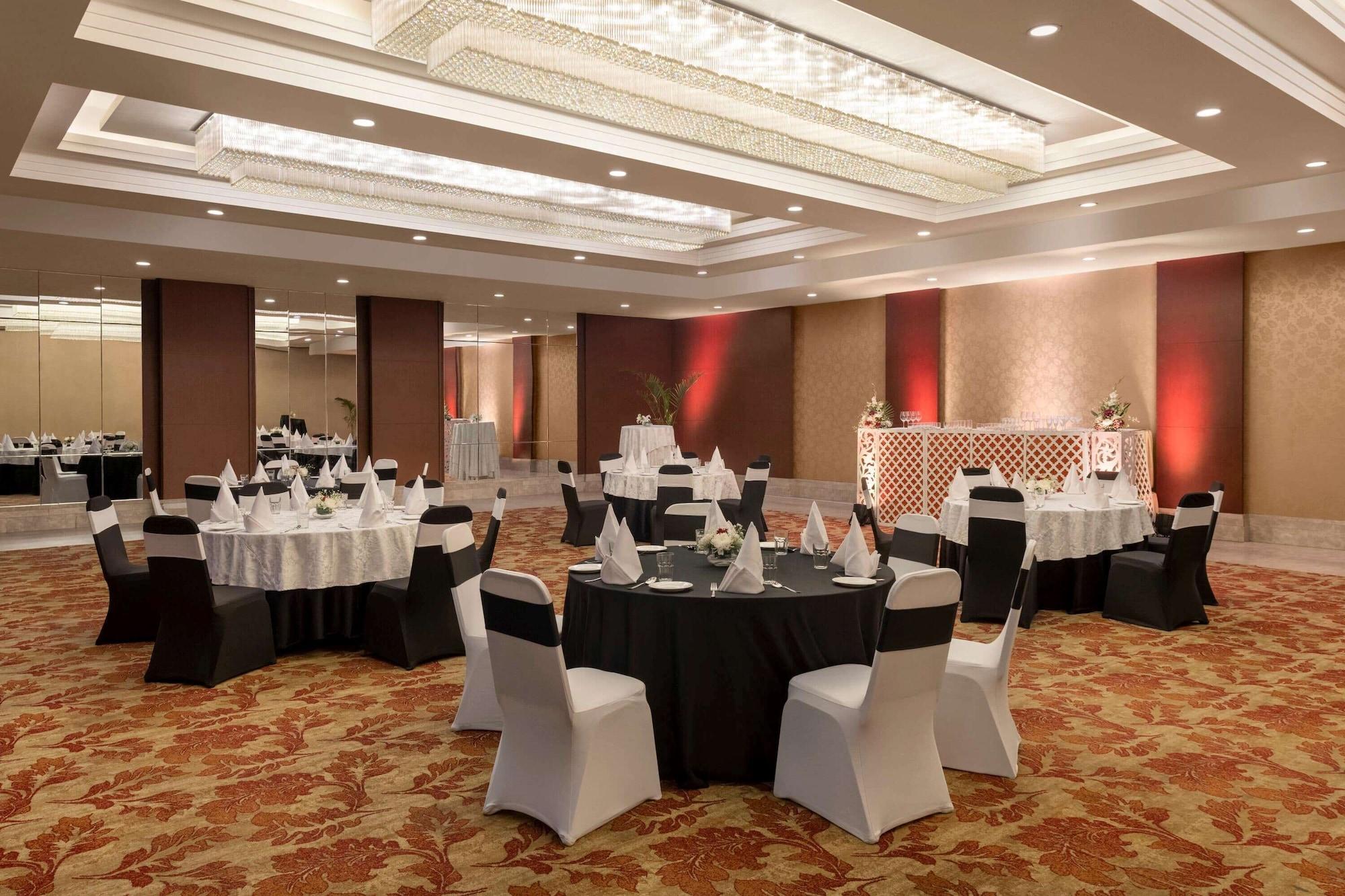 Salón de Baile Ramada by Wyndham New Delhi Pitampura