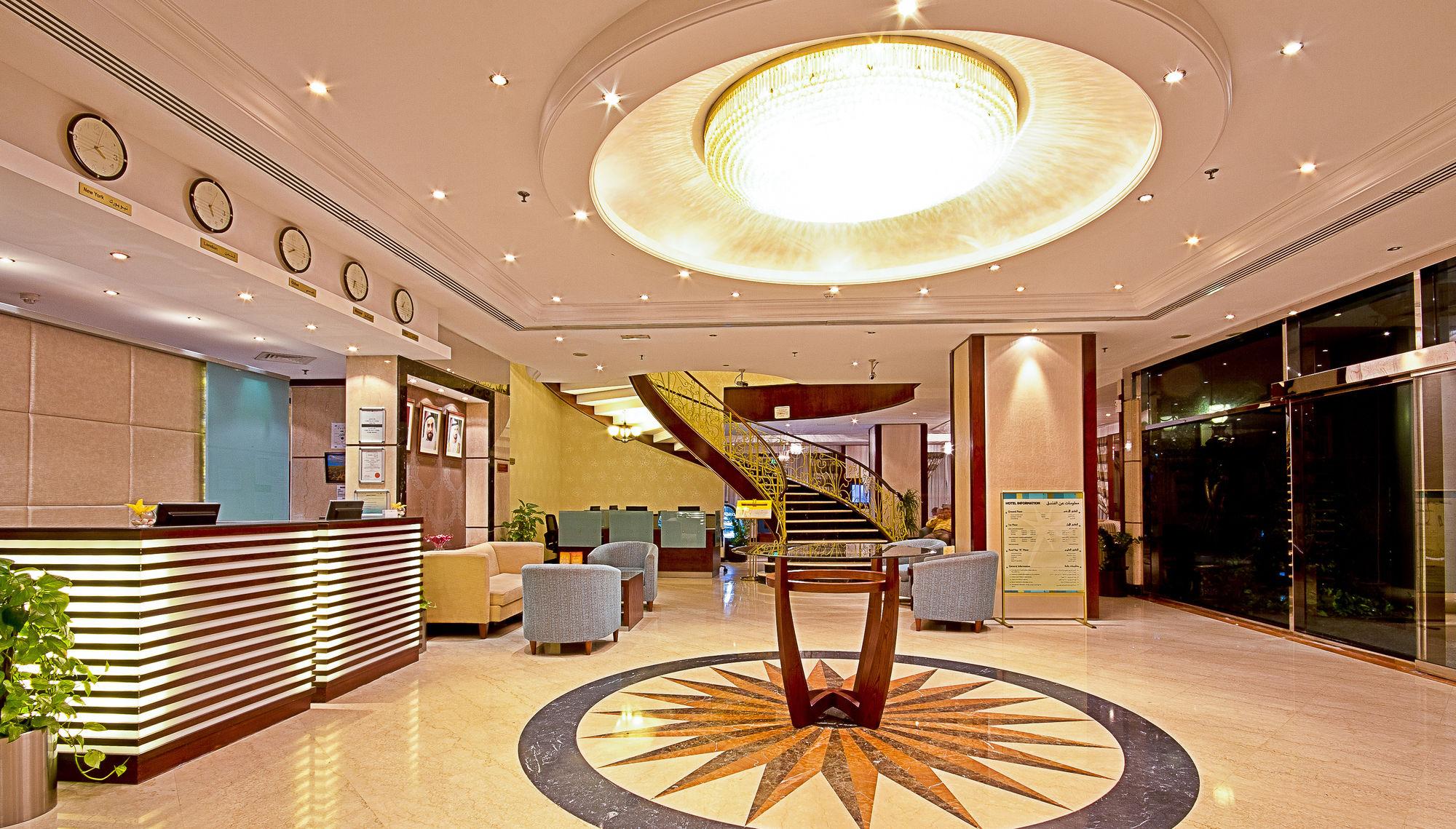 Vista do lobby Summit Hotel Dubai