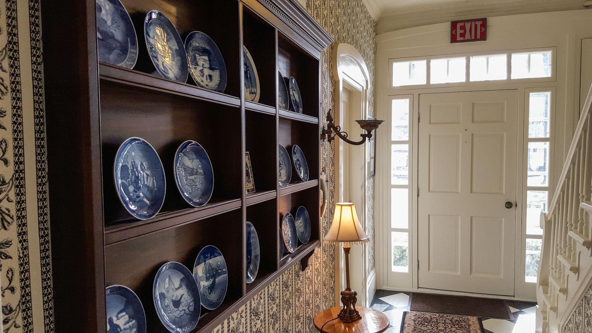 Varios The White House Inn