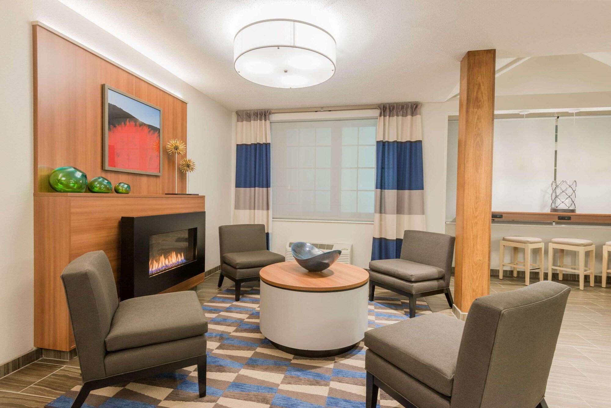 Vista Lobby Microtel Inn & Suites By Wyndham Altoona