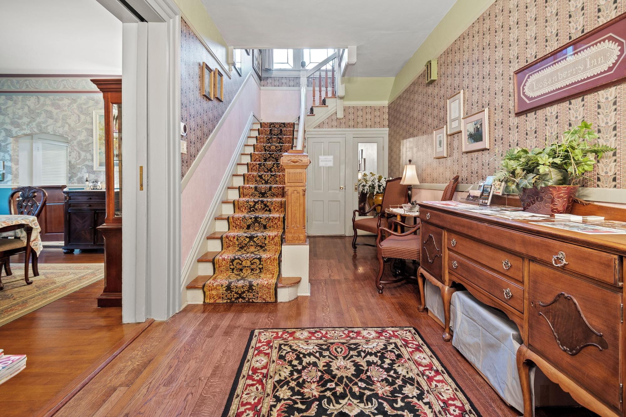 Vista Lobby Loganberry Inn