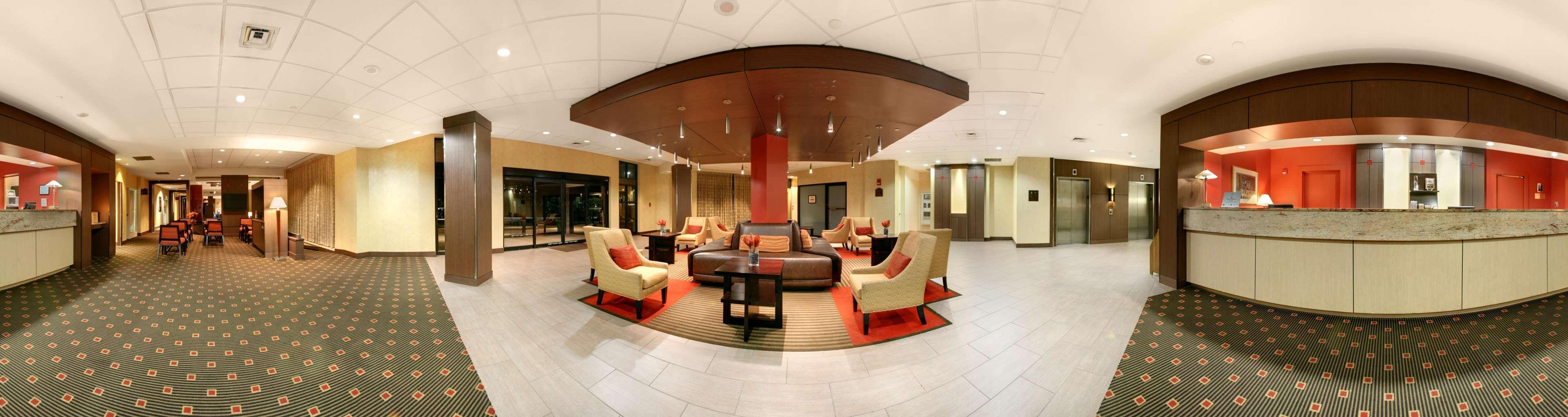 Vista Lobby DoubleTree by Hilton Hotel Hartford - Bradley