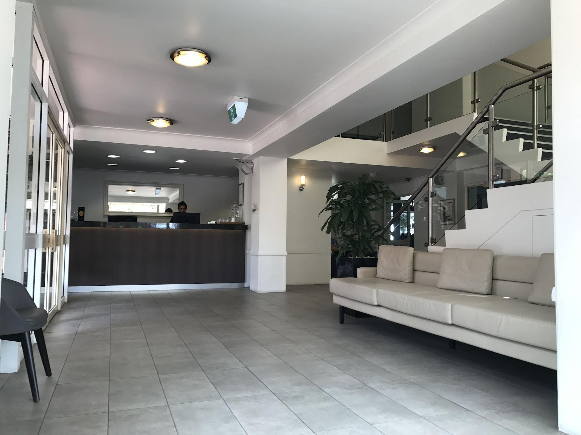 Vista Lobby Silkari Urban CKS Sydney Airport Hotel