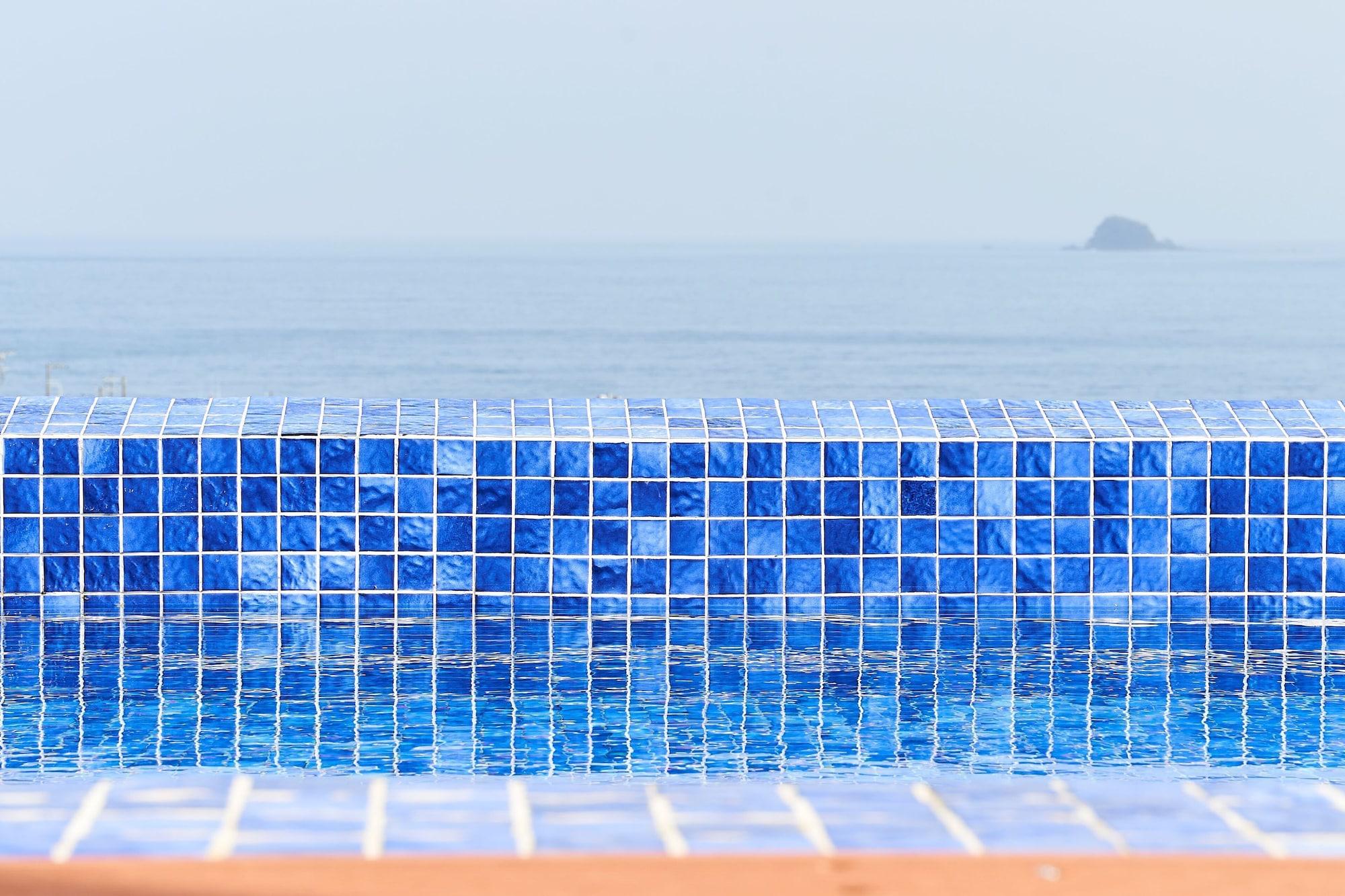 Vista Piscina Hotel Himalaya Sea