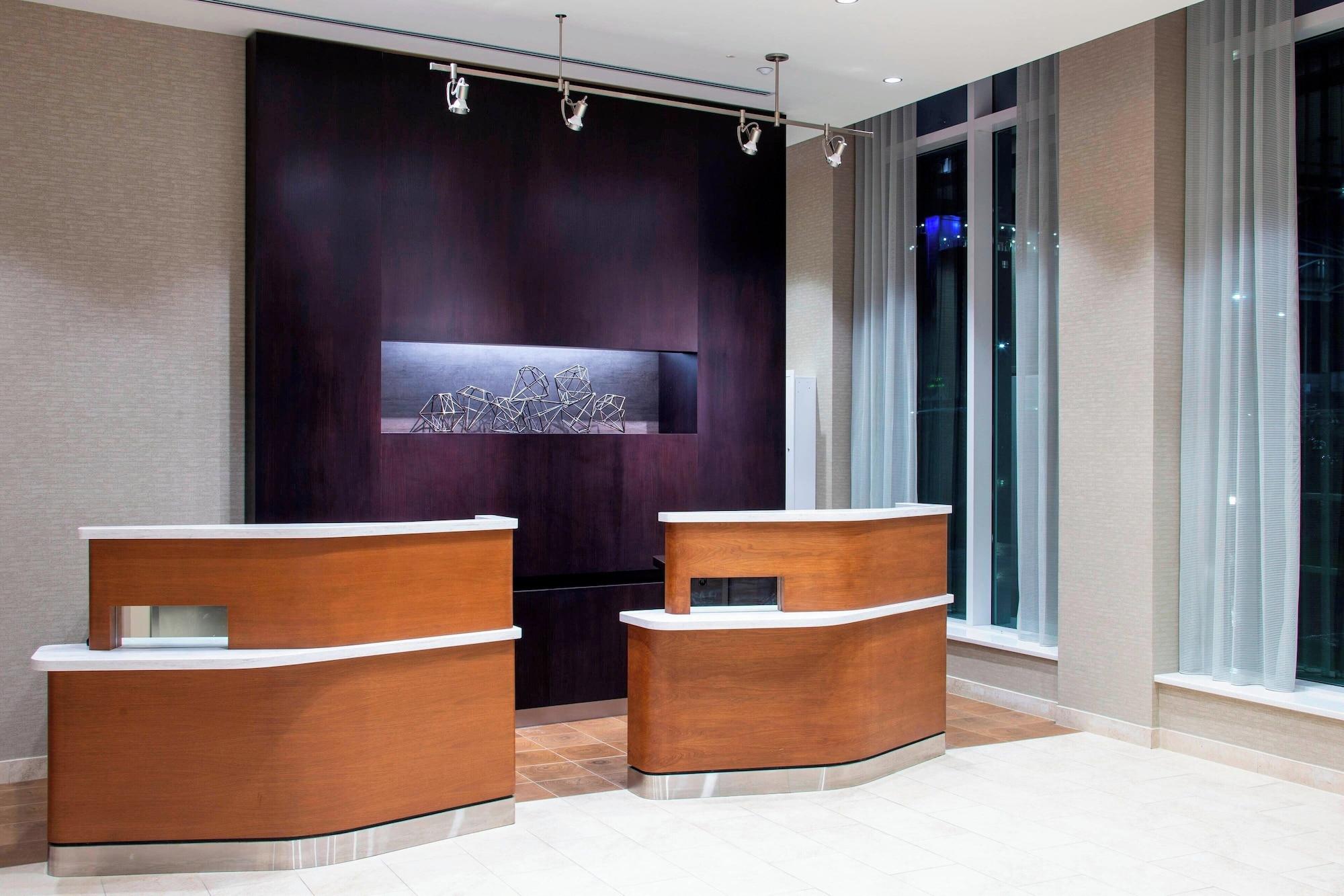 Vista Lobby Courtyard by Marriott New York Queens/Fresh Meadows