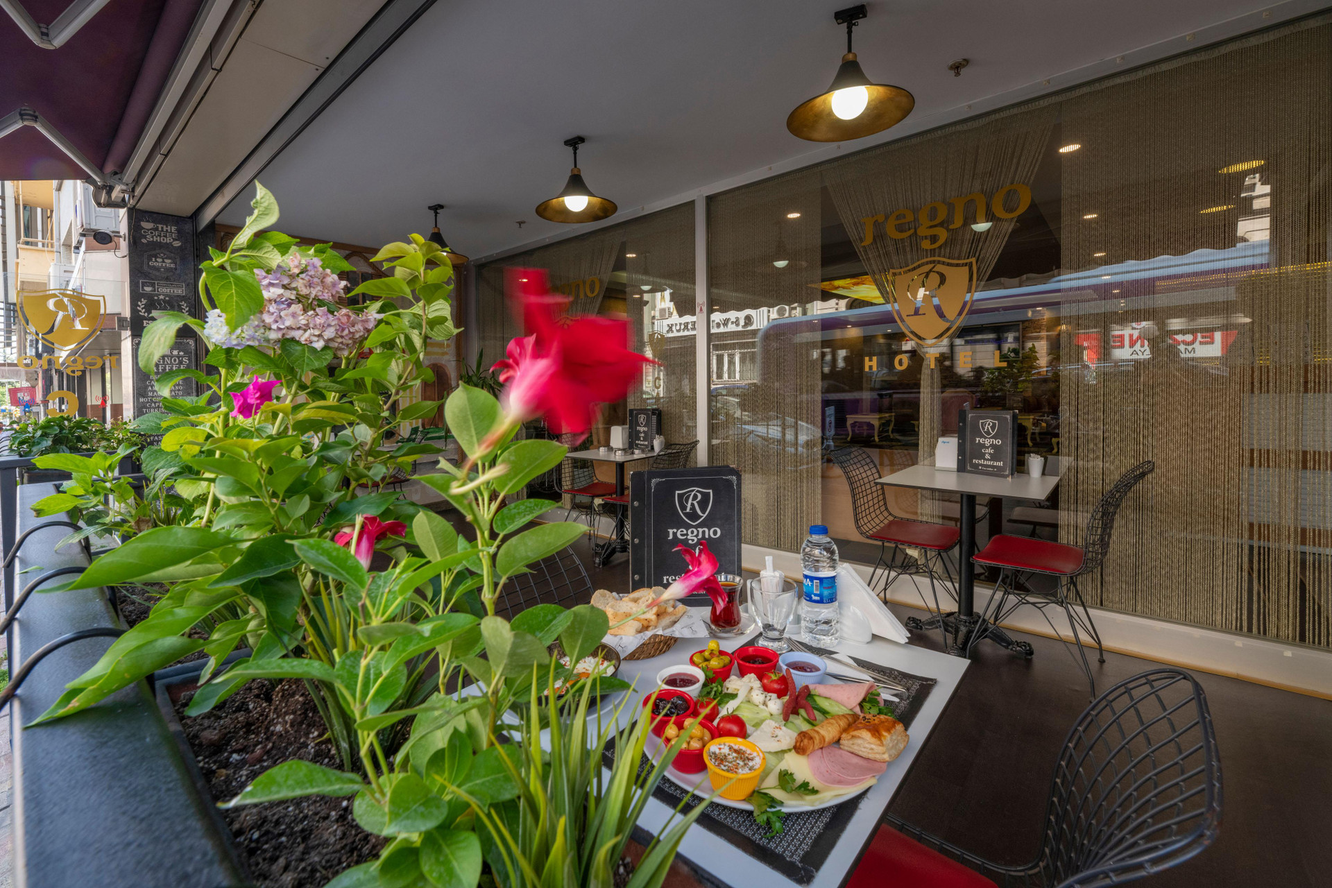 Vista Exterior Regno Hotel