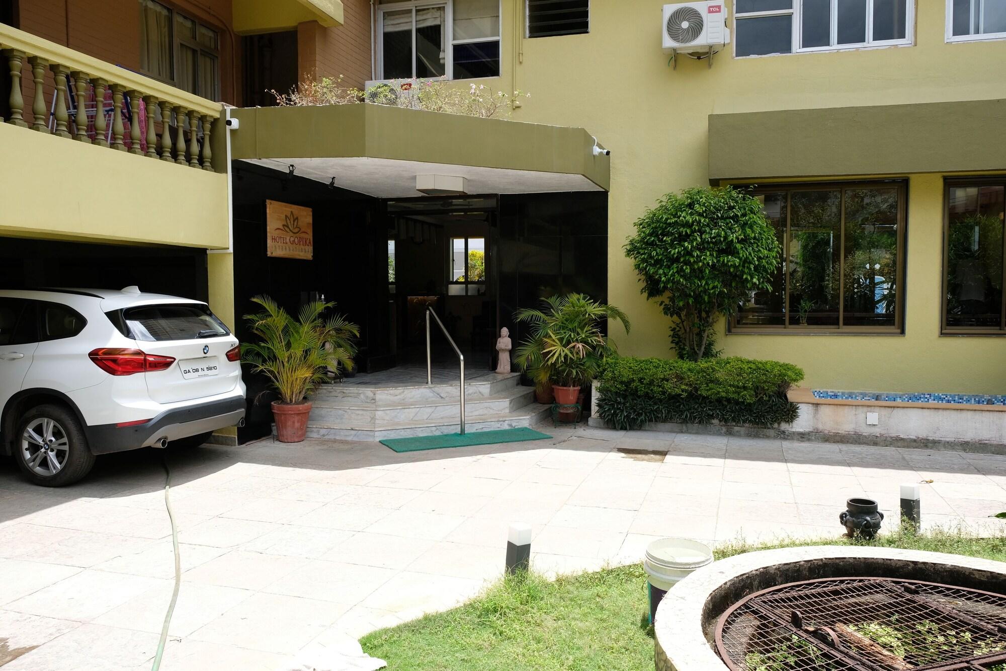 Varios Hotel Gopika International