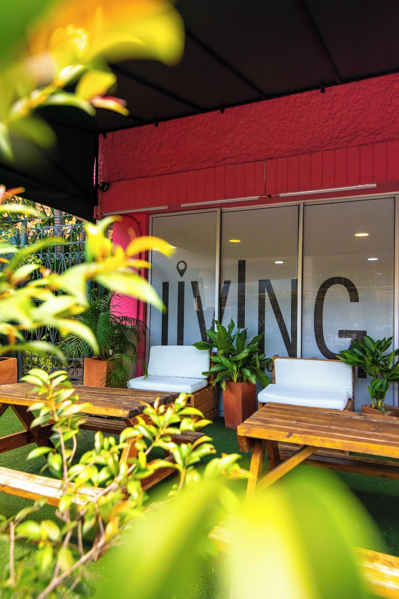 Varios Living Hostal - Hostel