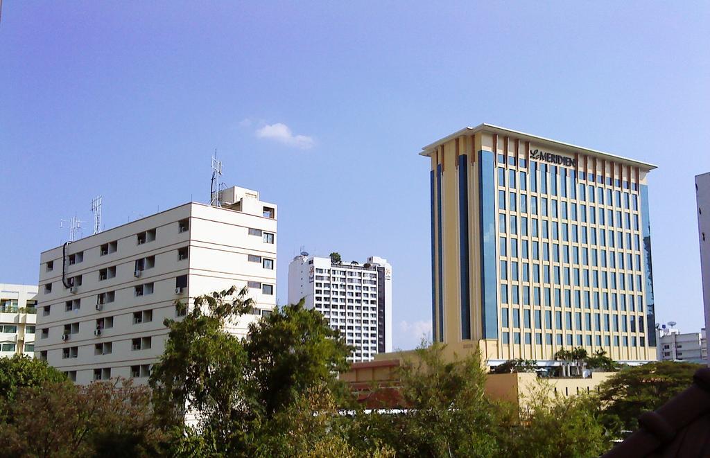 Vista Exterior Sabai House