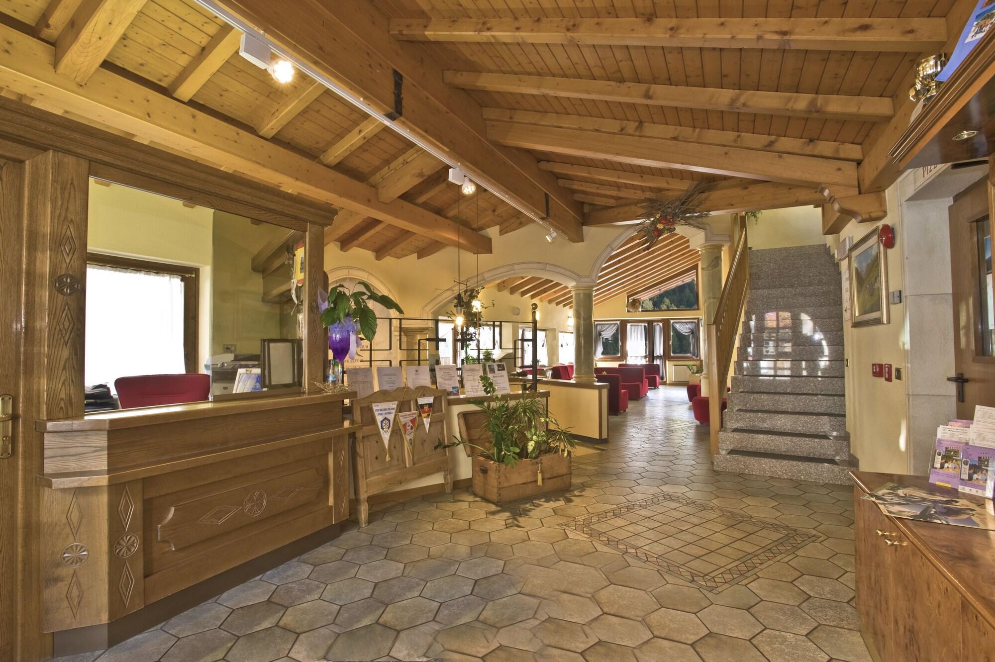 Vista Lobby Hotel Miravalle