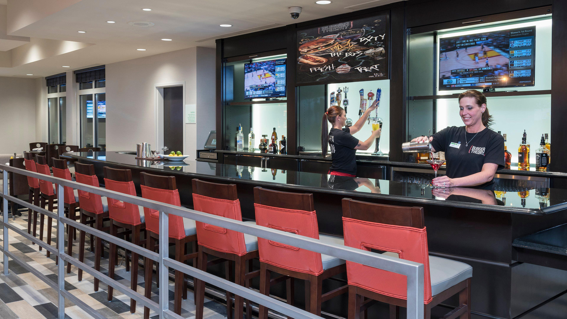 Bar/Salón Holiday Inn Indianapolis Airport by IHG