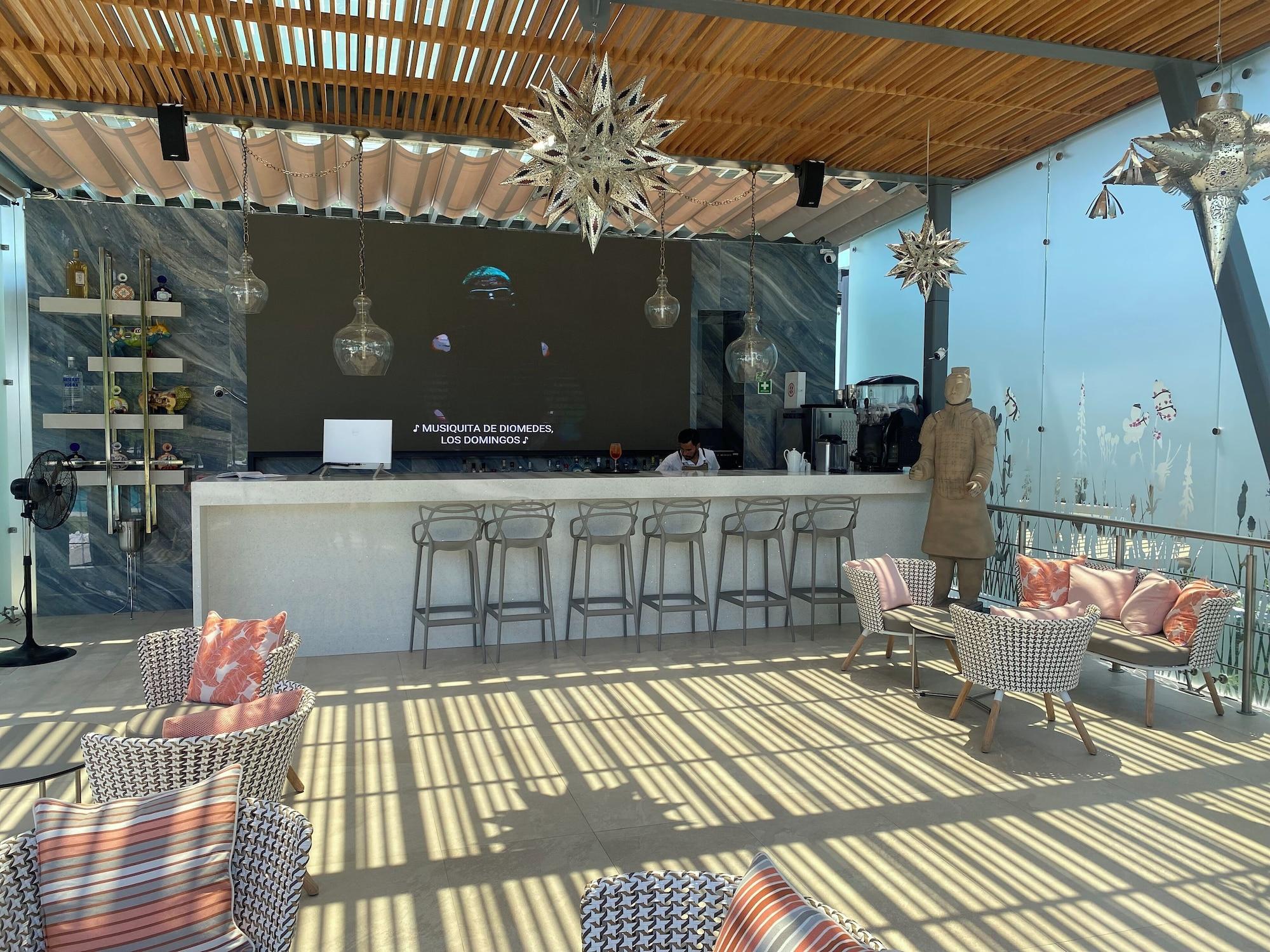 Bar/Salón Xhiara Hotel