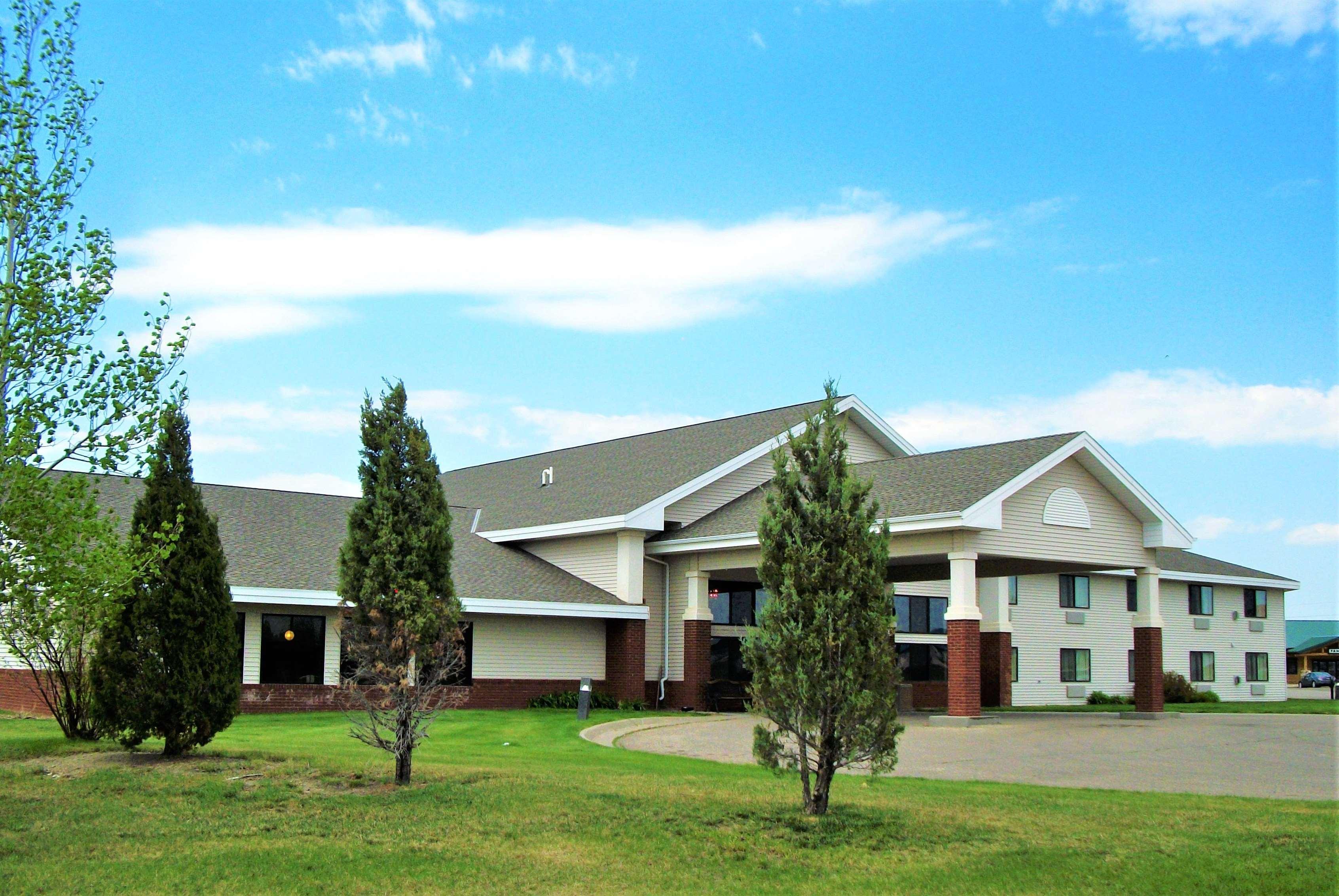 Vista Exterior AmericInn by Wyndham Beulah