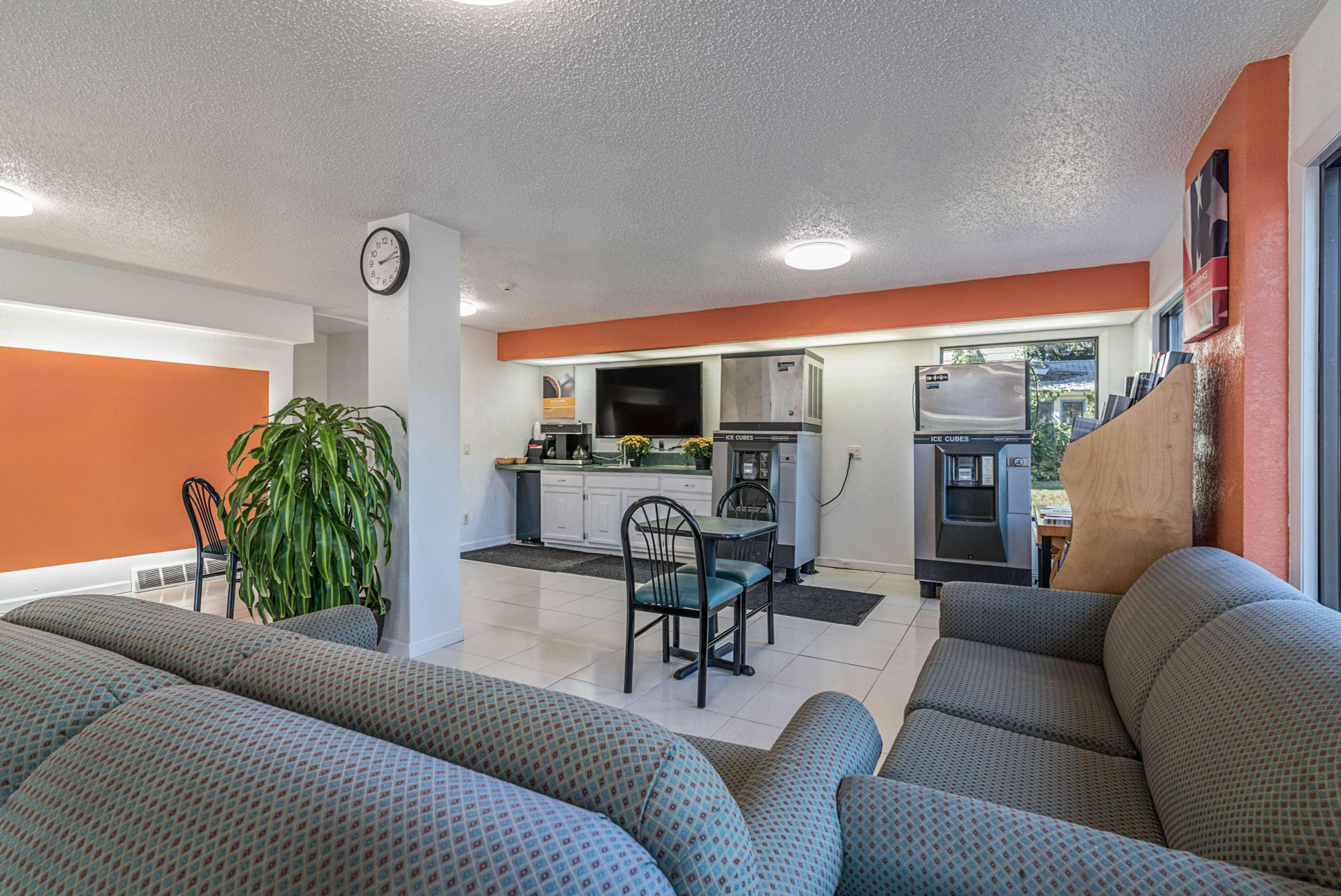 Vista Lobby Motel 6 Albany, NY - Airport