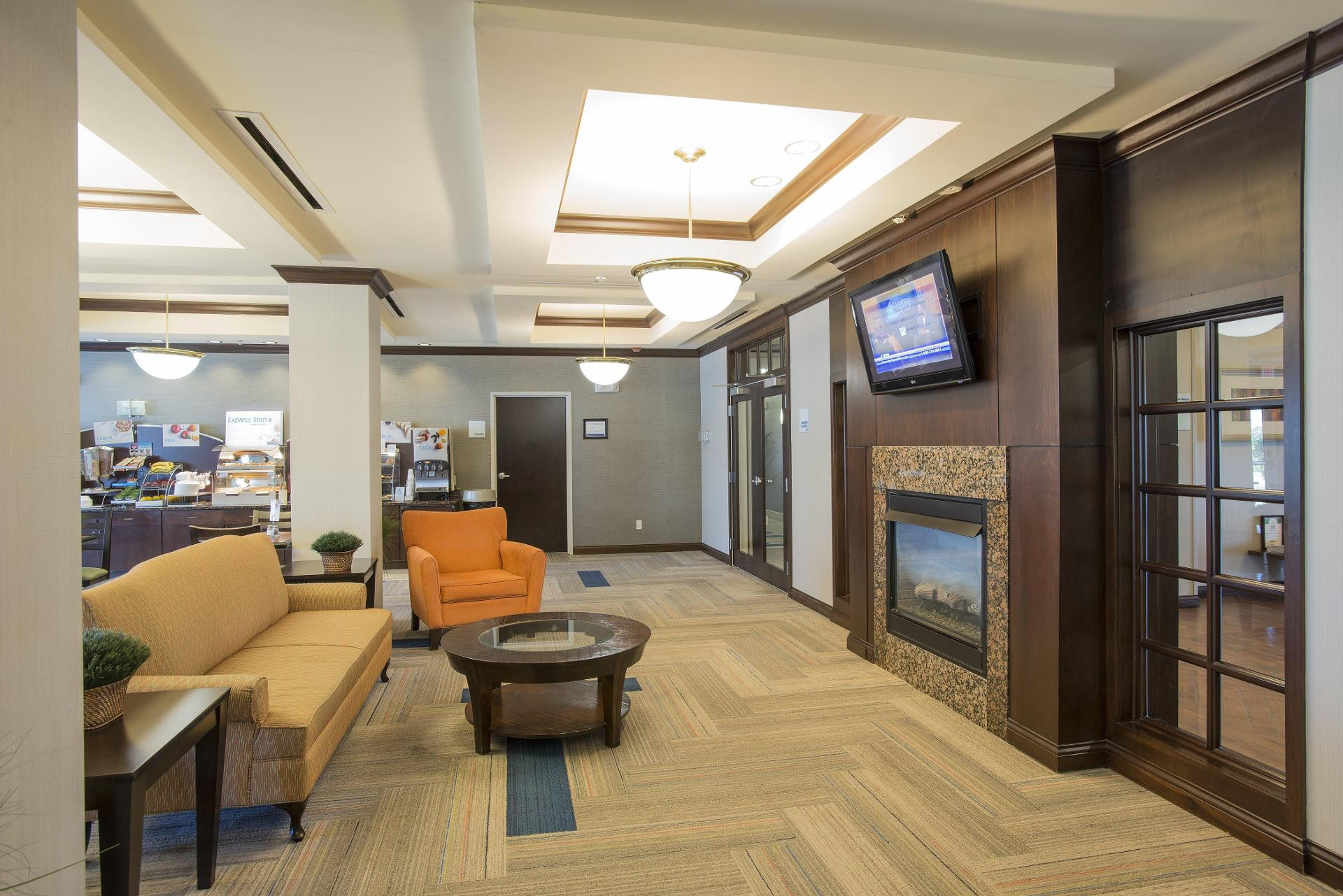 Vista Lobby Holiday Inn Express and Suites Richwood Cincinnati