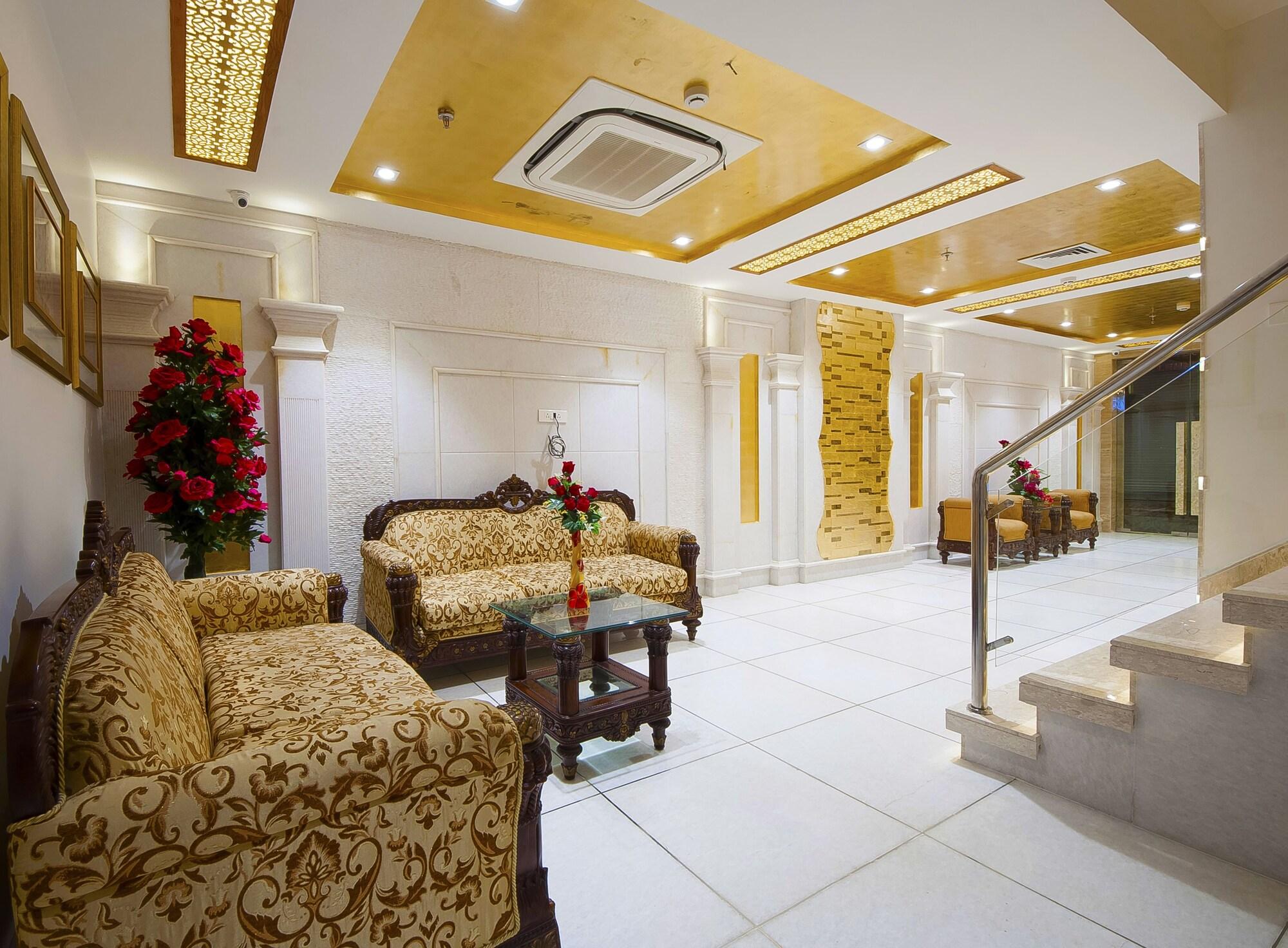 Vista Lobby Hotel Swaran Palace
