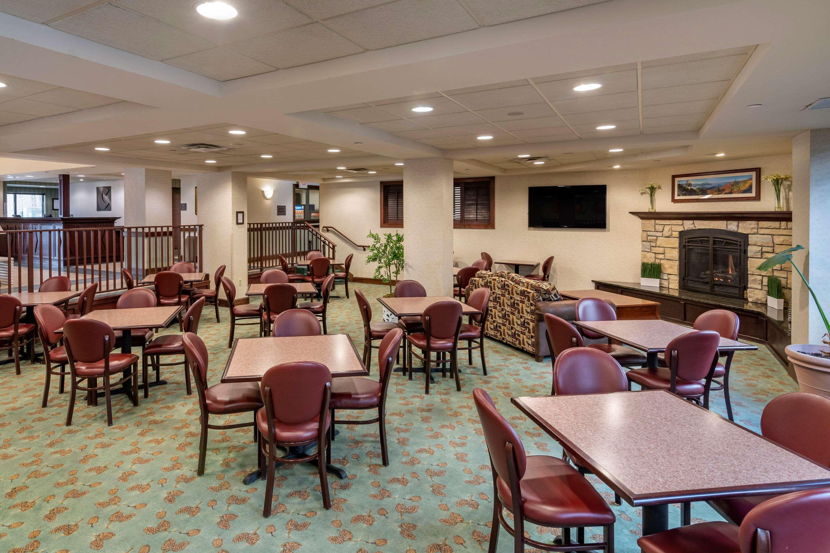 Restaurant Comfort Inn & Suites Lake George