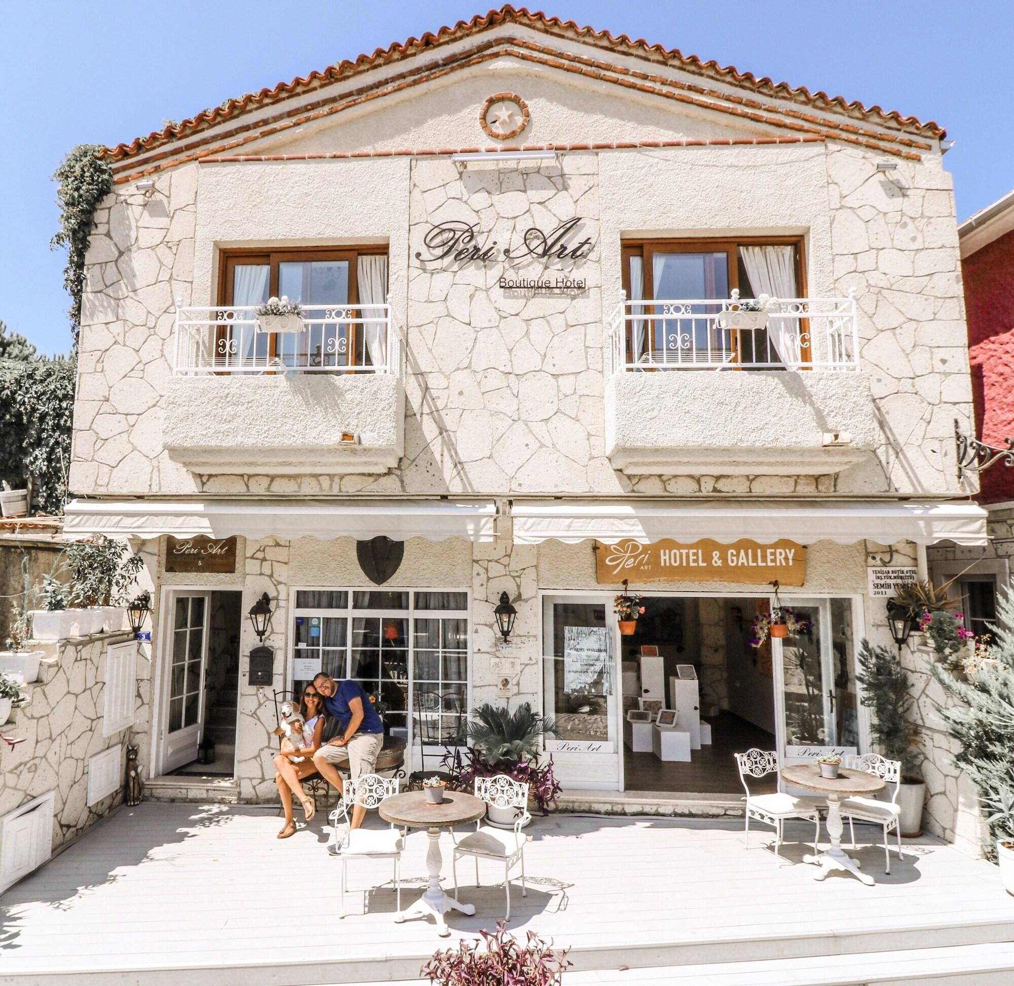 Varios Peri Art Hotel