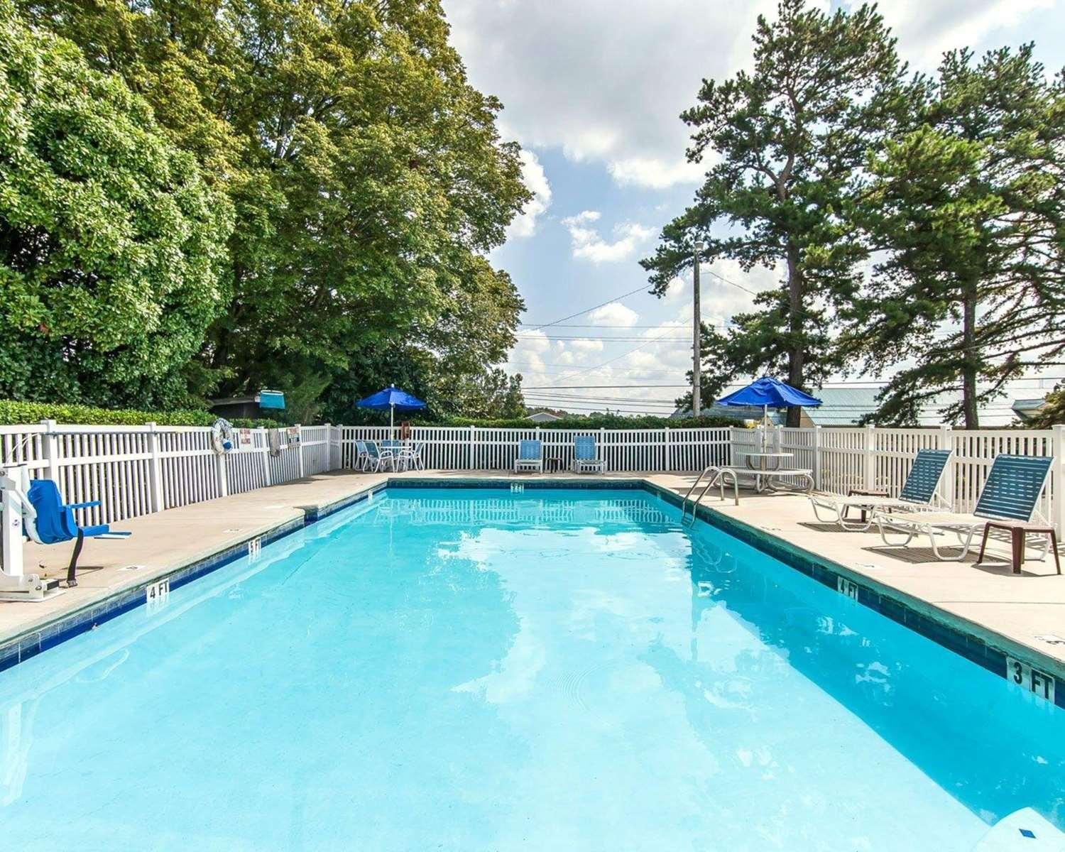 Vista Piscina Econo Lodge