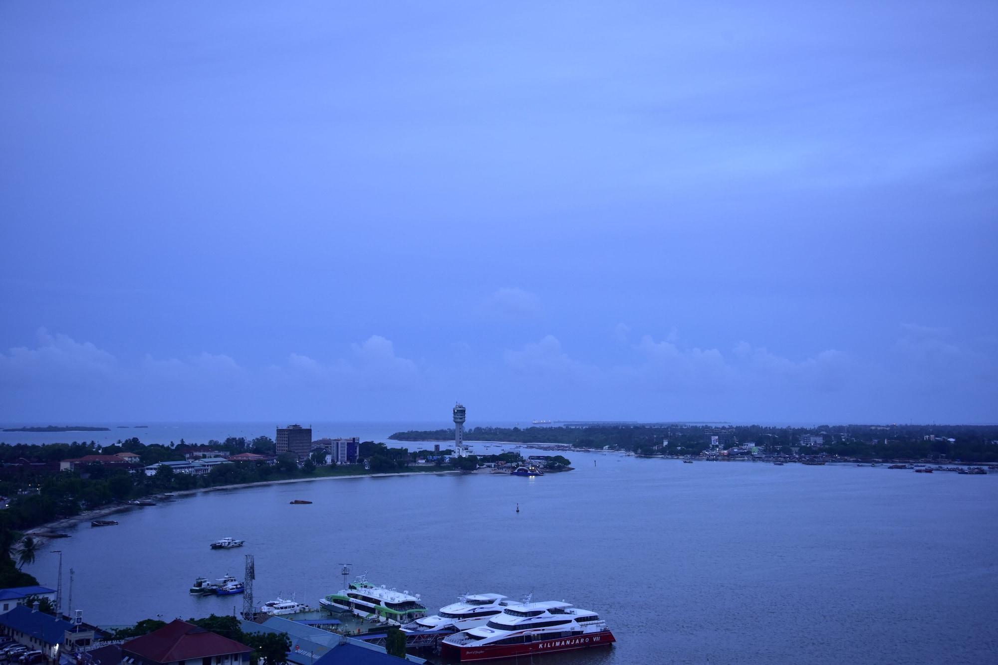 Playa Harbour View Suites