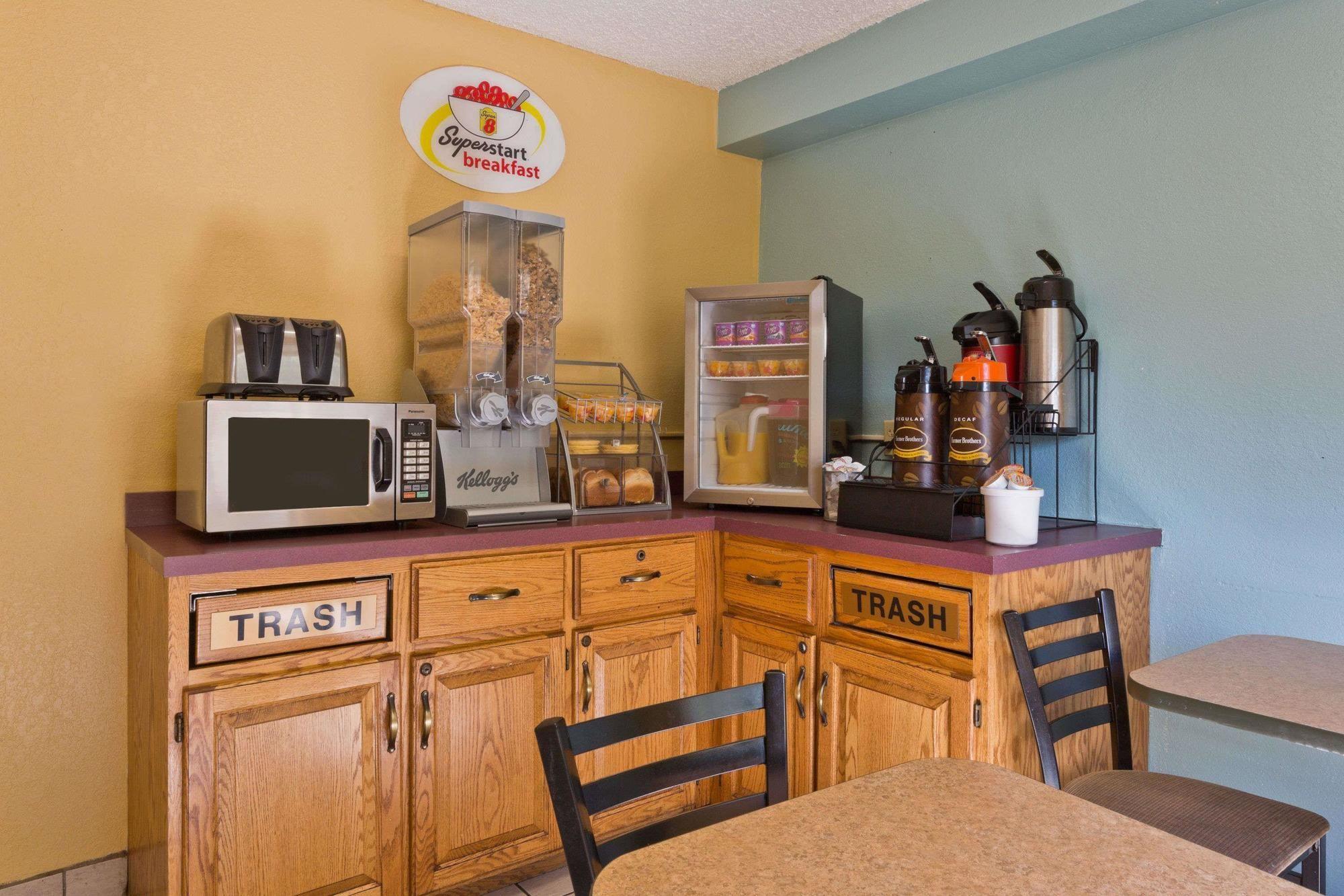 Comodidades del Alojamiento Super 8 by Wyndham Lexington Park/California Area