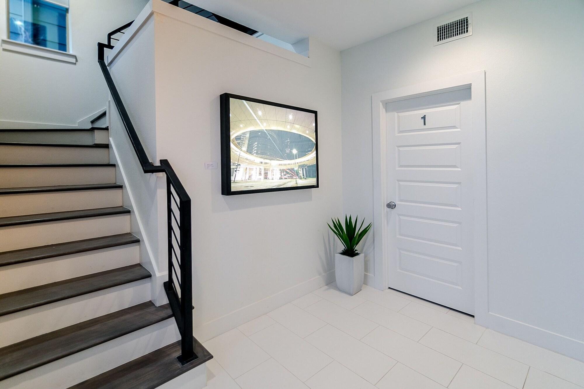 Vista Lobby EaDo Signature