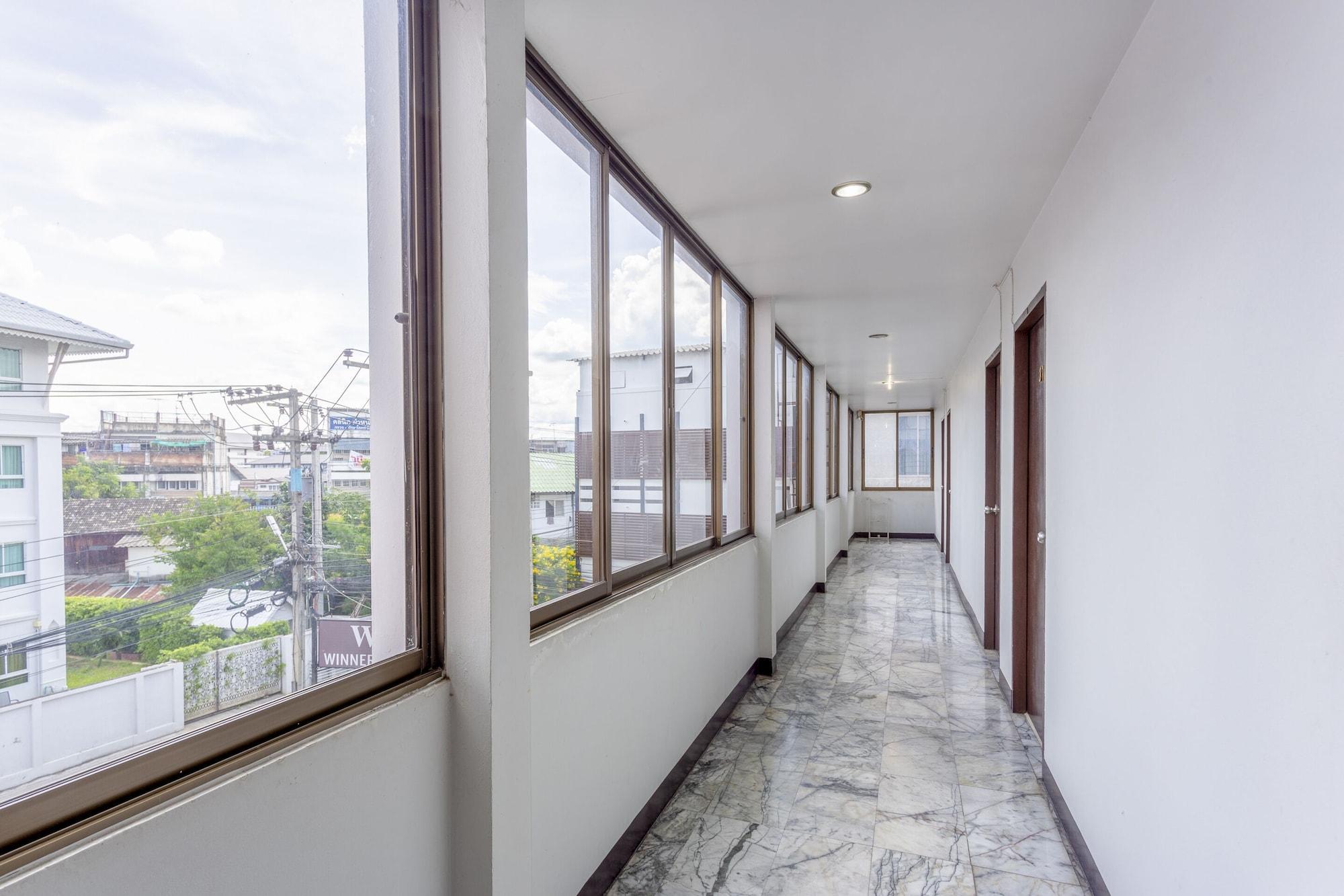 Varios Super OYO 1096 Winner Inn Hotel