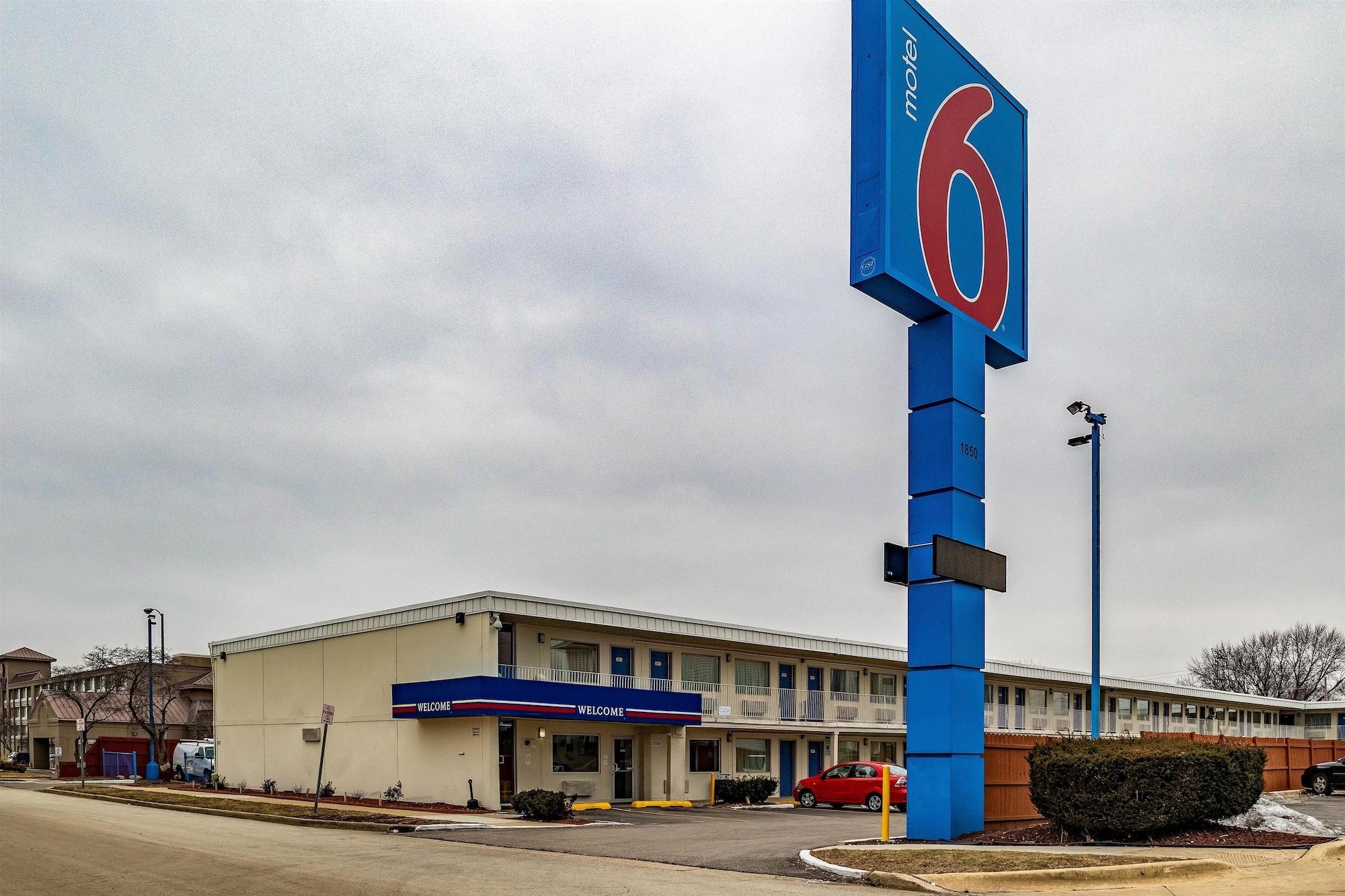Vista Exterior Motel 6 Joliet, IL - I-80