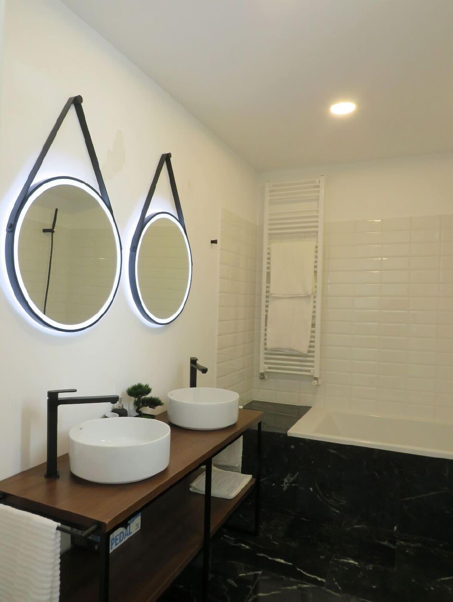 Equipamiento de Habitación APARTAMENTOS ARMANYA 3