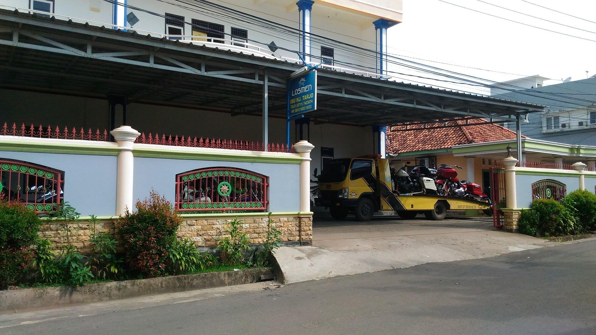 Varios Losmen Ibu Hj. Tarjo