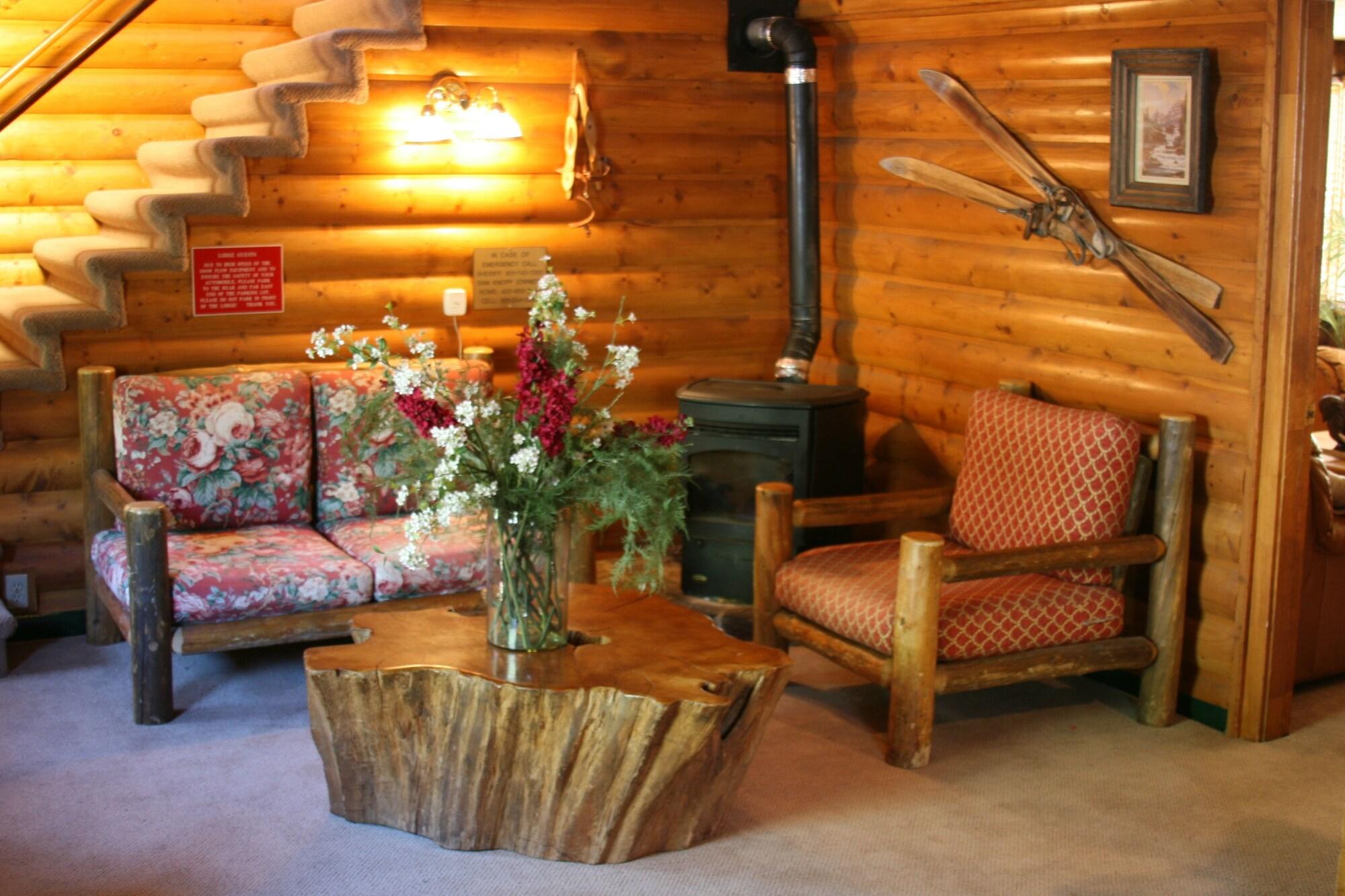 Vista Lobby Silver Fork Lodge and Restaurant