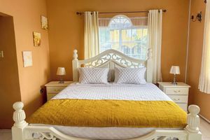 Alquiler Vacacional - Centrally located beautifully presented Gated 1 bedroom apartment in Ocho Rios