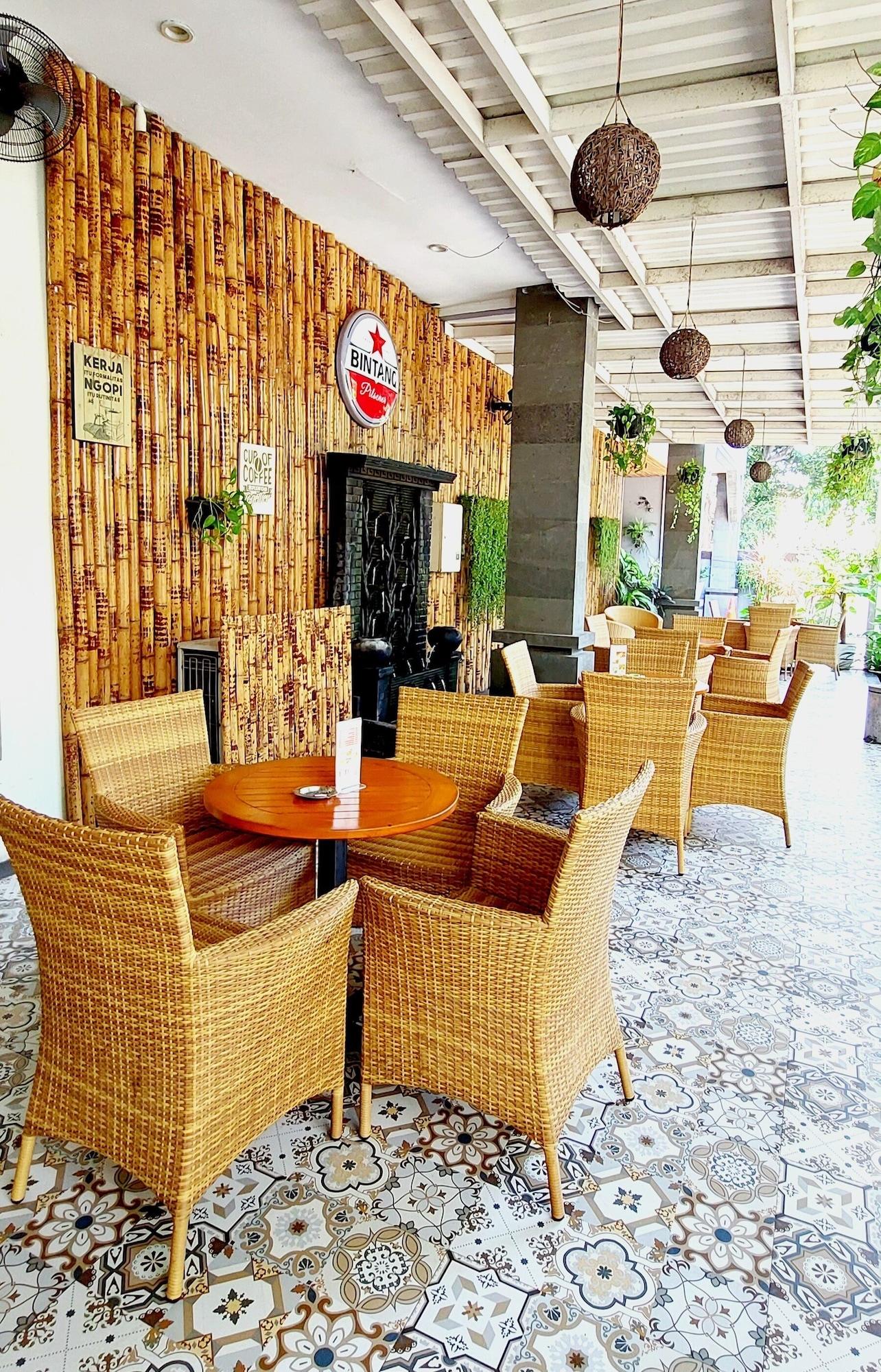 Vista Exterior Hotel Transit Pasuruan