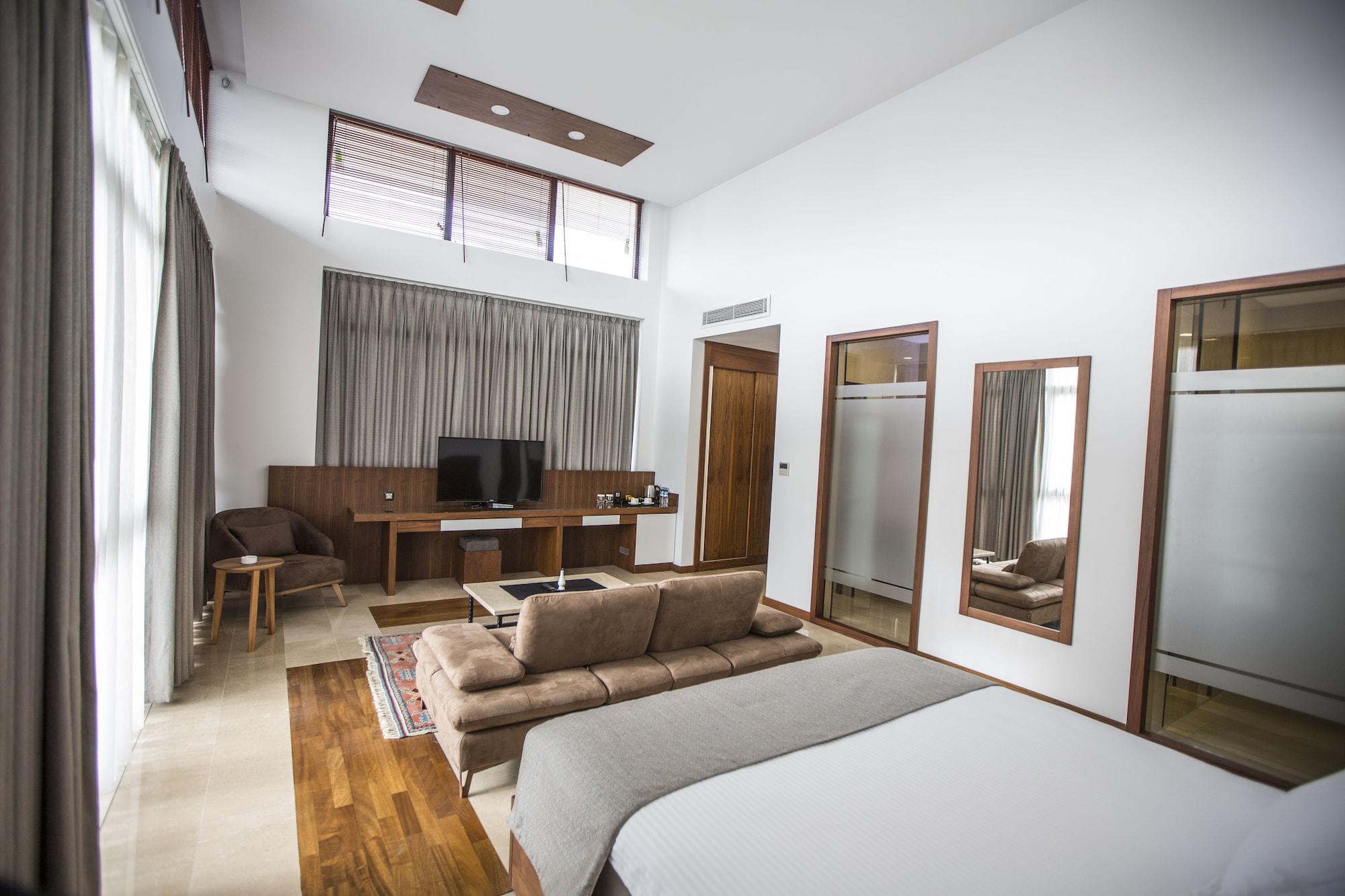 Varios Carissa Hotel