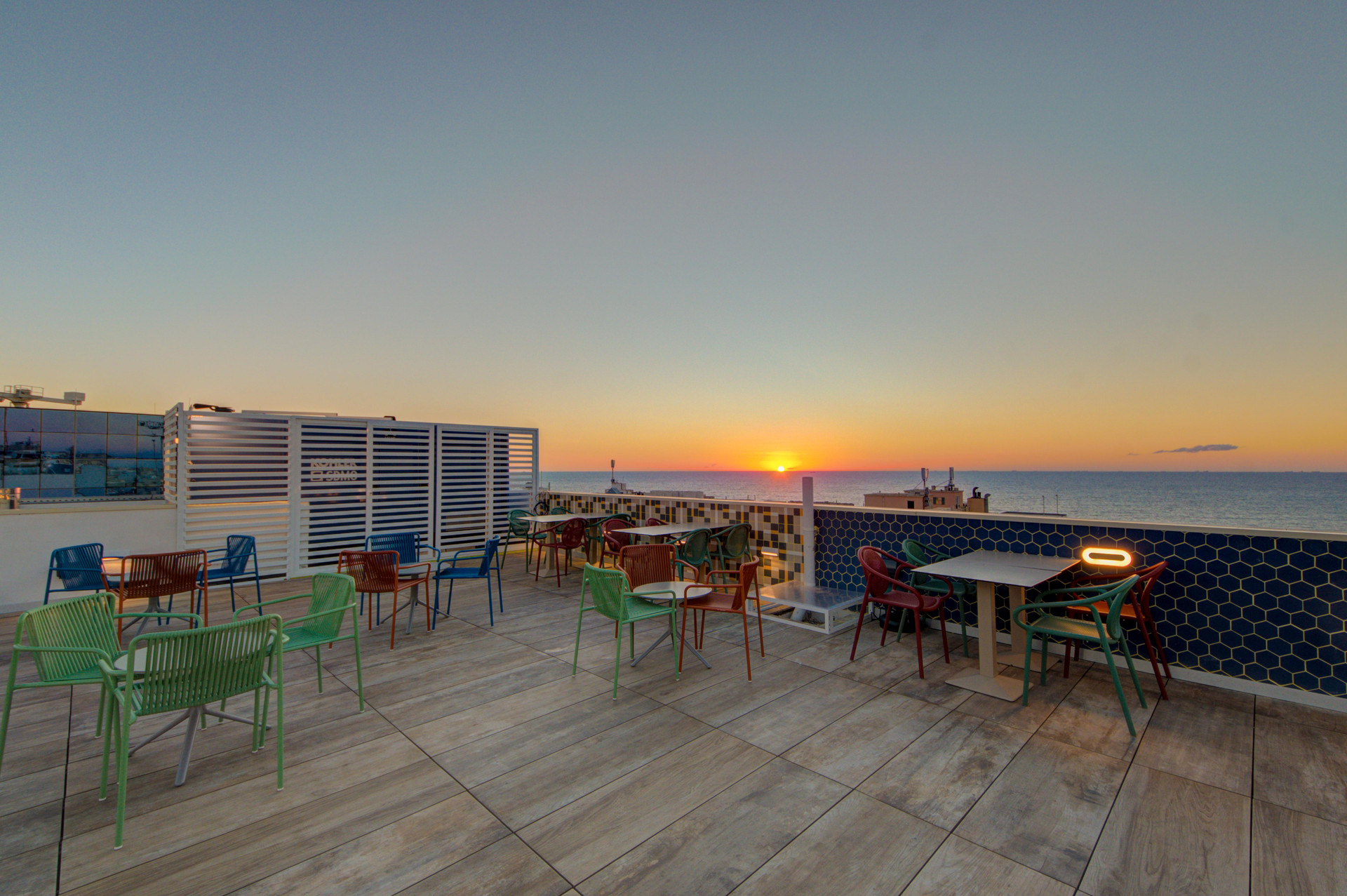 Varios Ikyk Hotel