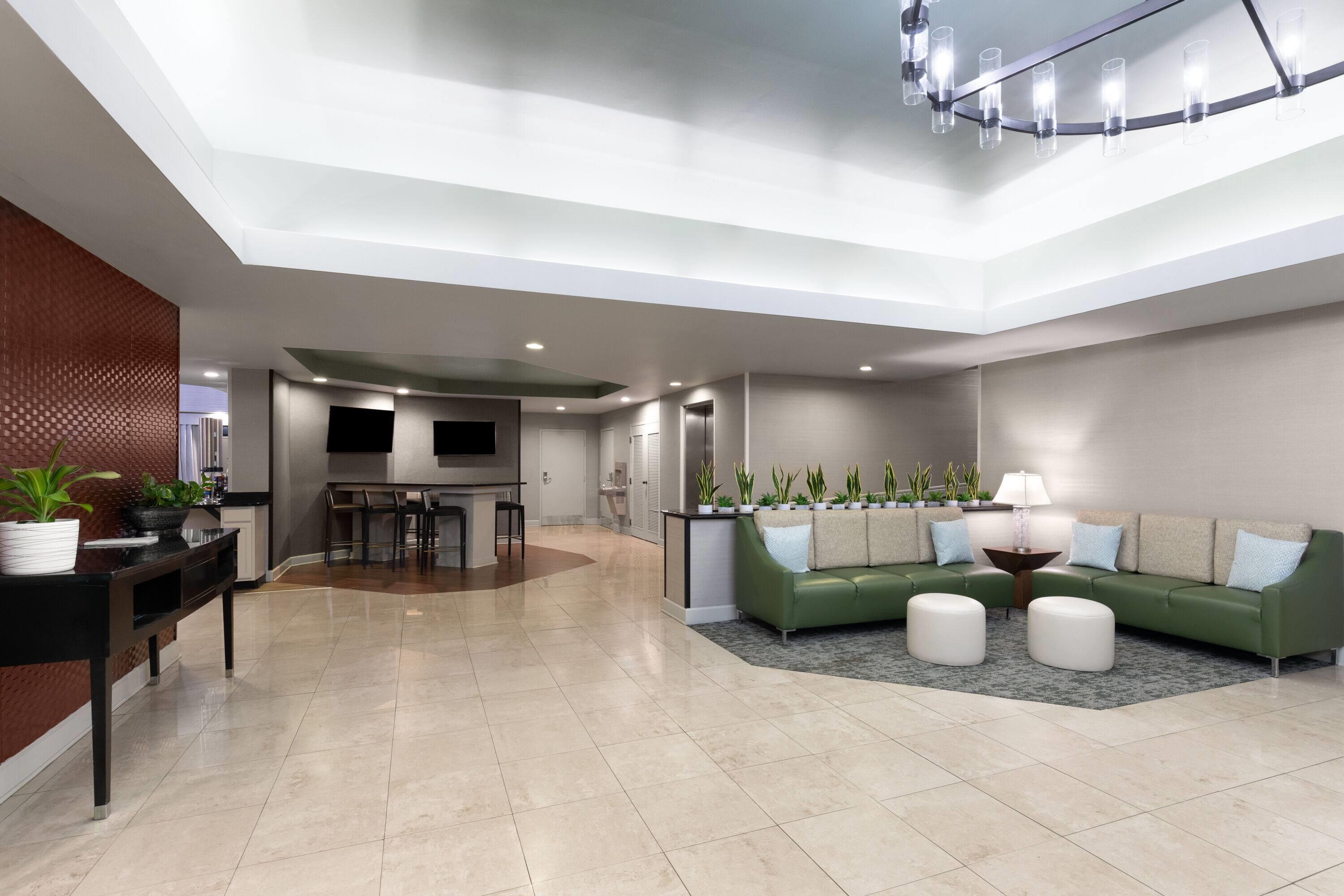 Vista Lobby Wingate by Wyndham Greensboro/Coliseum