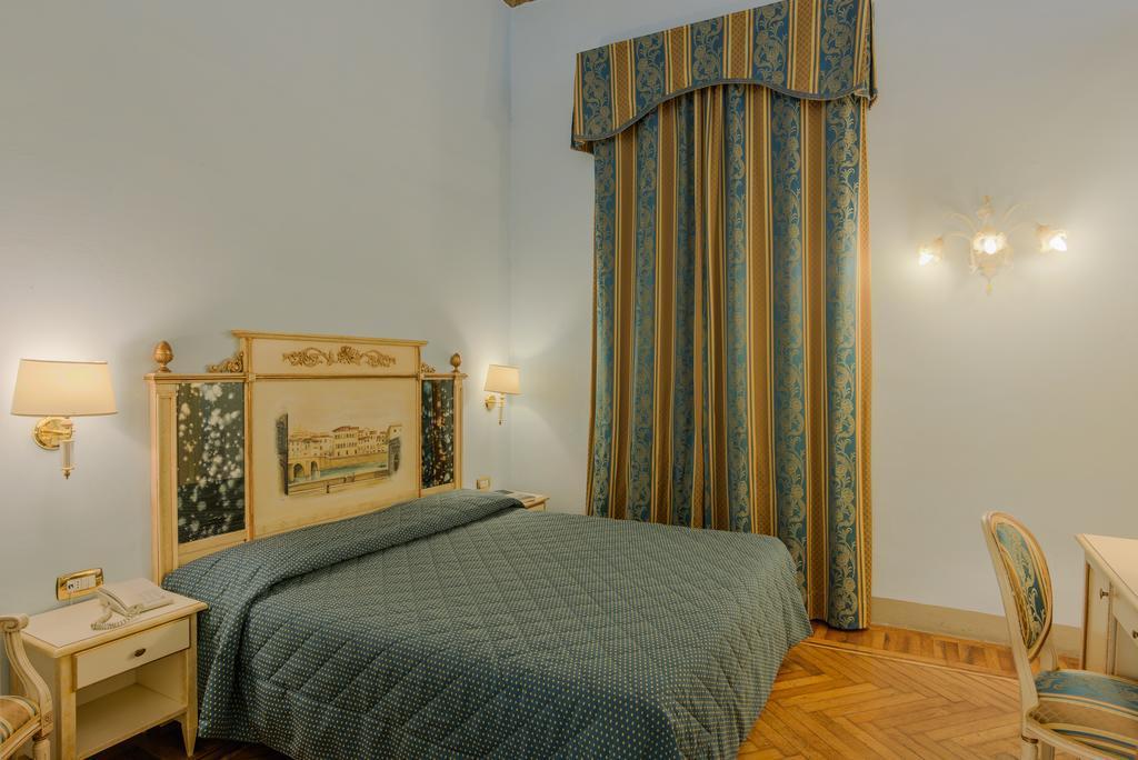 Vista Exterior Hotel Donatello