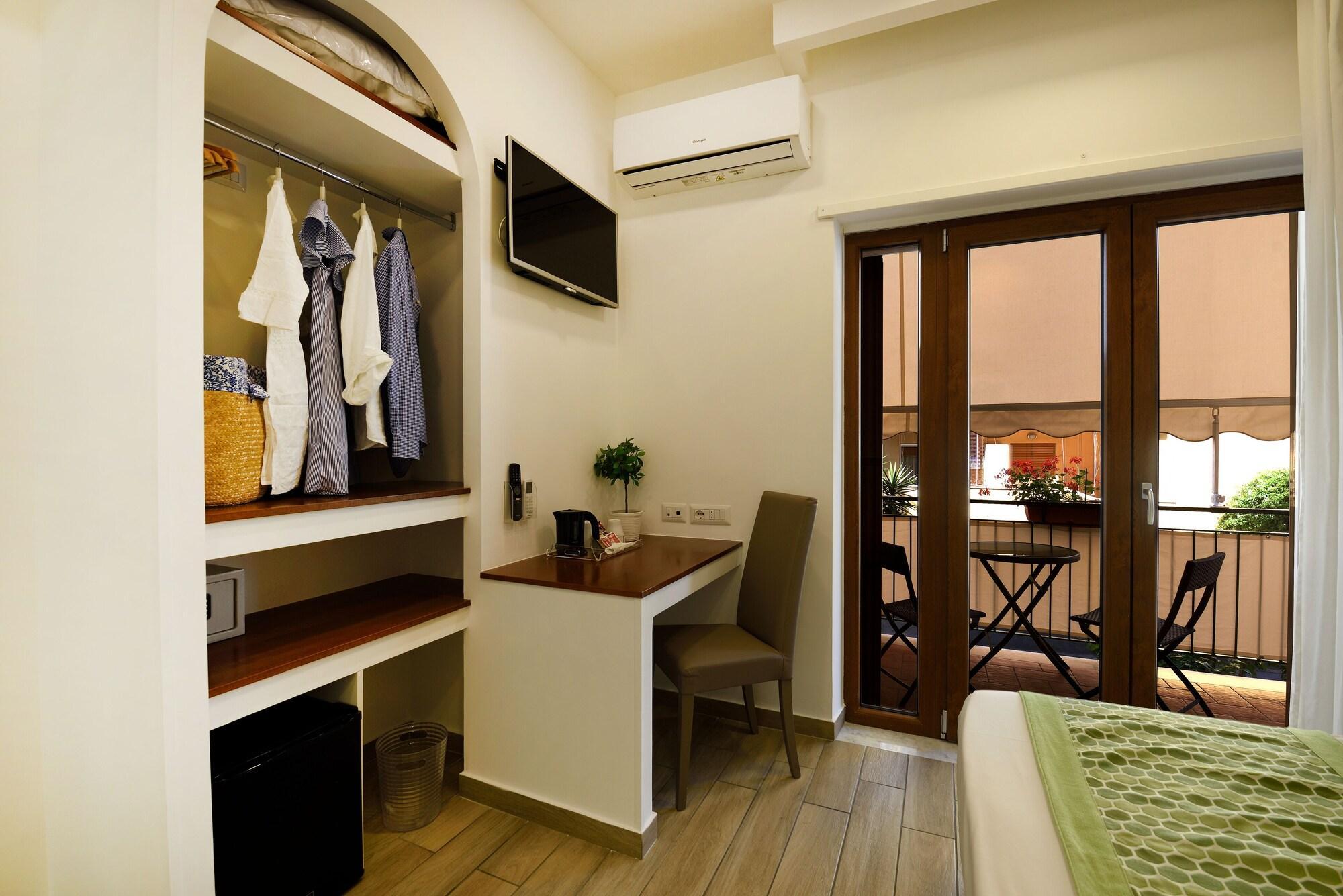 Vista Lobby Sorrento Rooms Deluxe