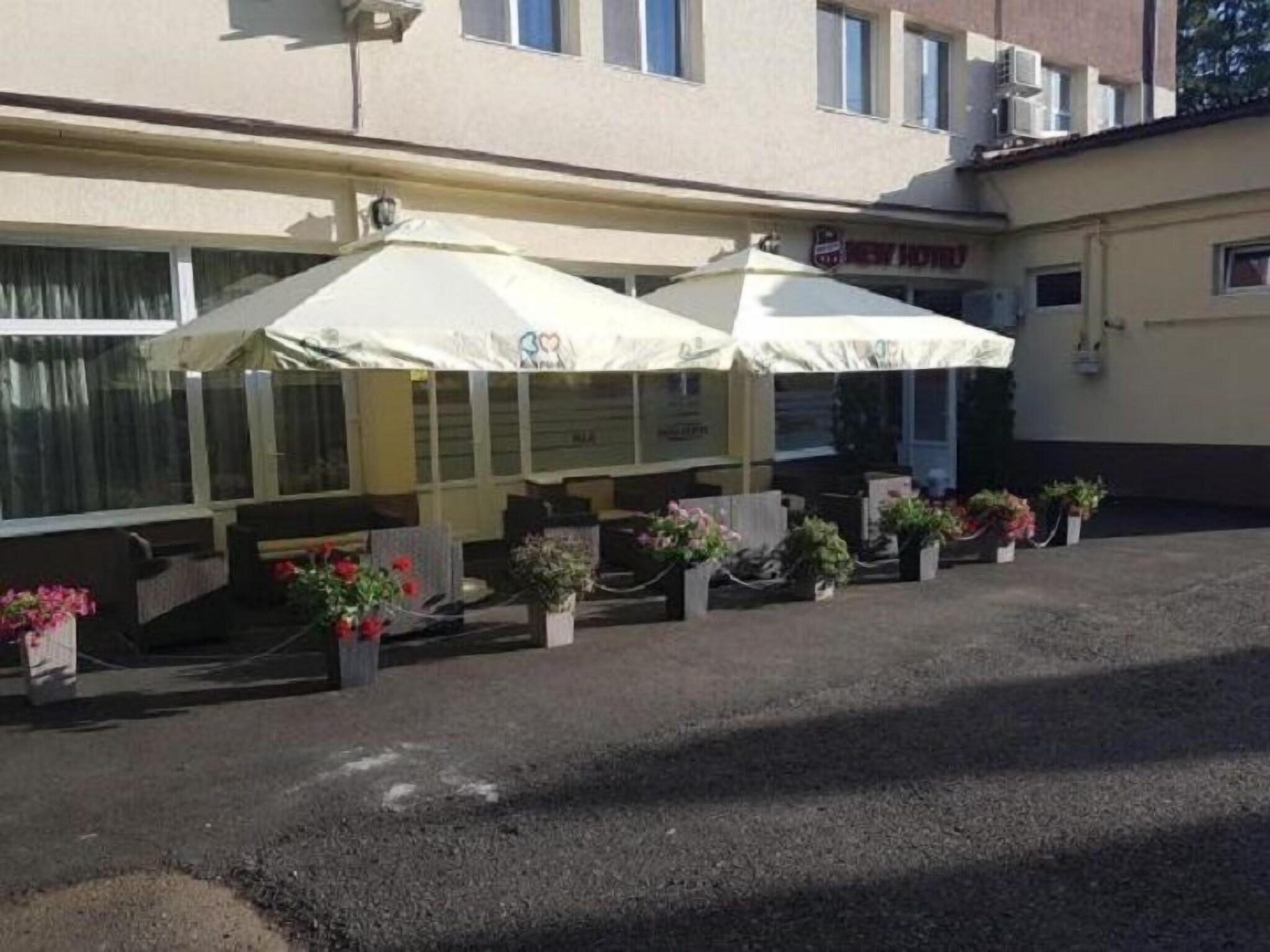 Varios Hotel New